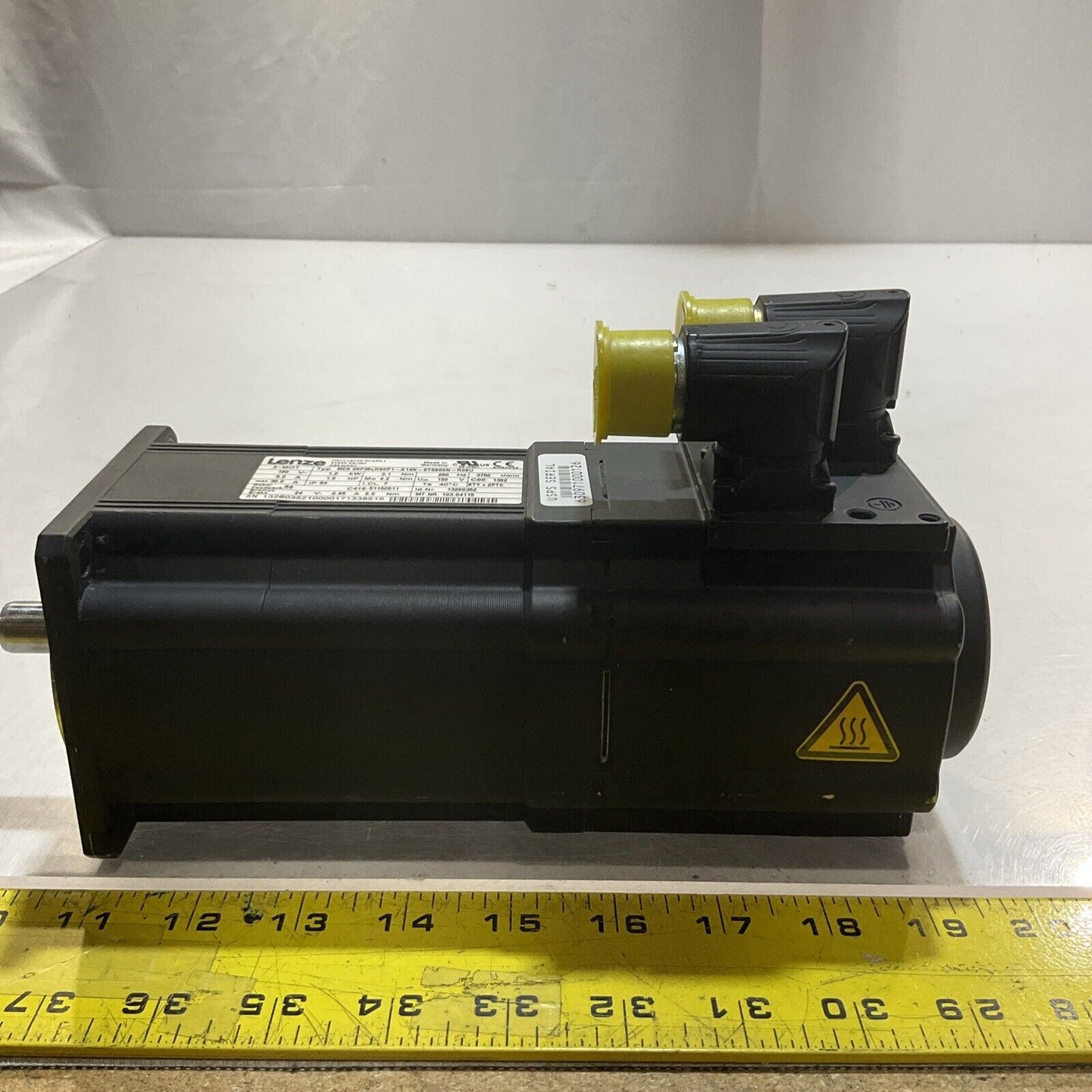 LENZE MCS 09F38LRS0P1 SERVO MOTOR U3S