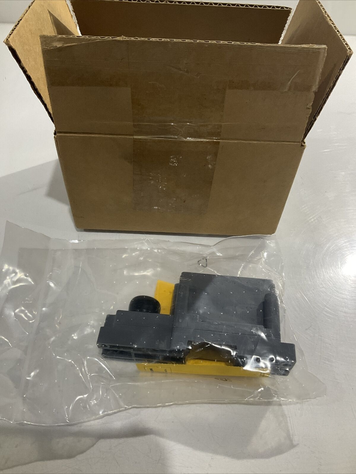 TURCK BL67-B-1M23-19 BASE MODULE OUTPUT U3S