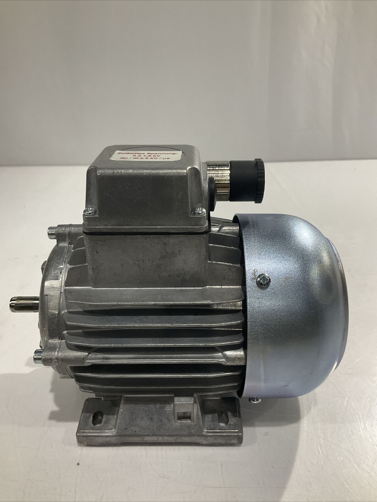 LENZE D-32699 13.750.65.1.3.0 PHASE MOTOR 180W 230/400 VAC 50 HZ 3 AC U3S