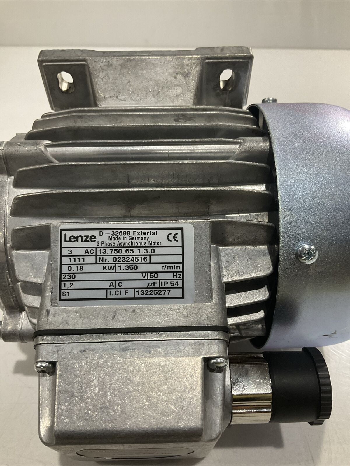 LENZE D-32699 13.750.65.1.3.0 PHASE MOTOR 180W 230/400 VAC 50 HZ 3 AC U3S