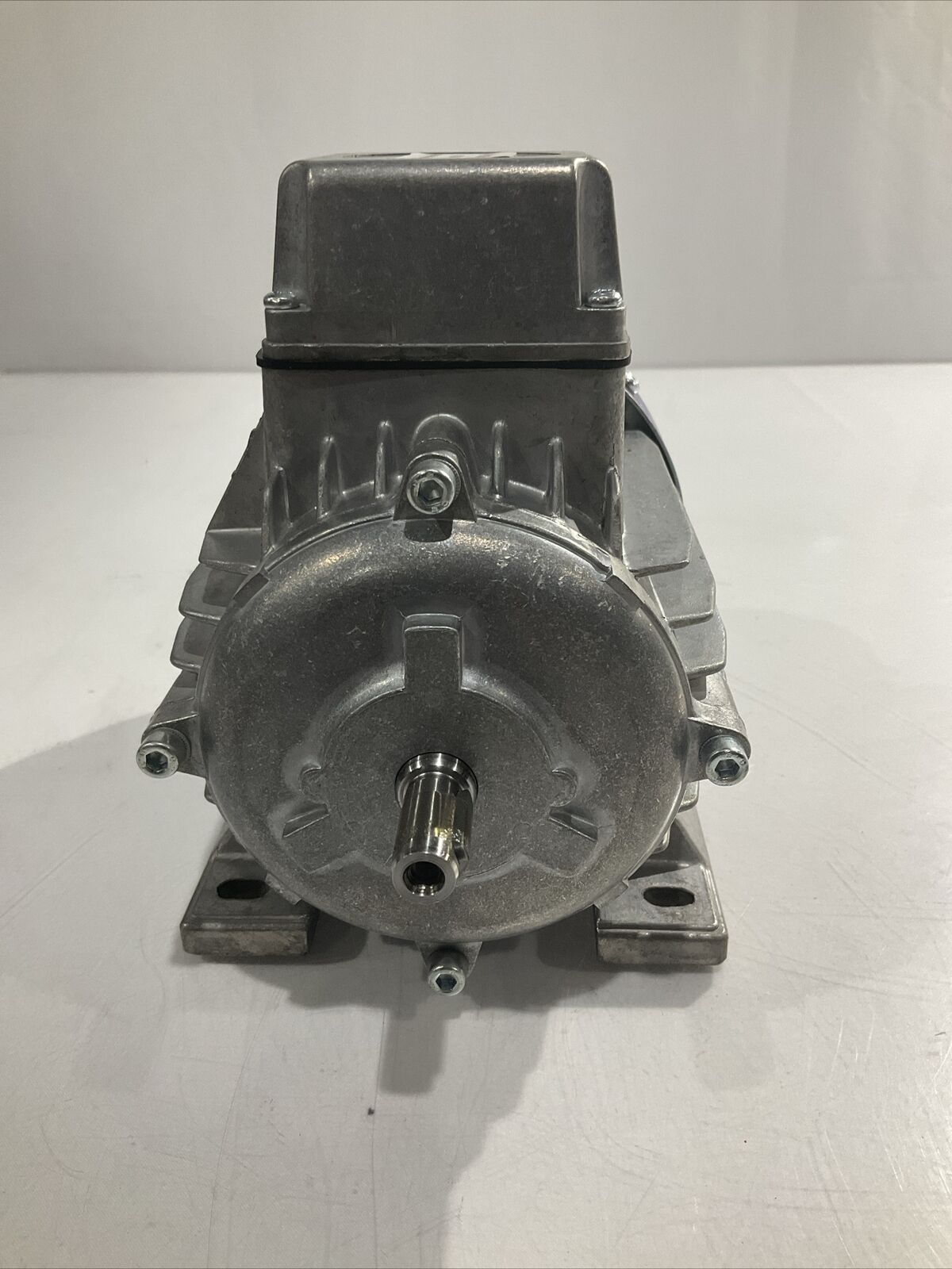 LENZE D-32699 13.750.65.1.3.0 PHASE MOTOR 180W 230/400 VAC 50 HZ 3 AC U3S