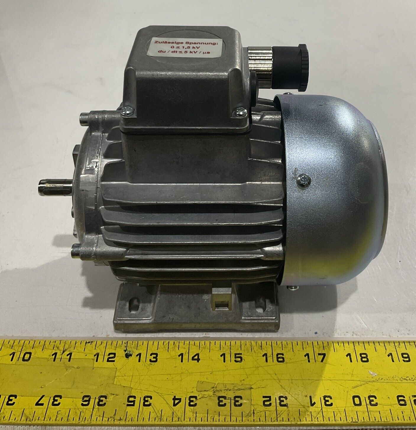 LENZE D-32699 13.750.65.1.3.0 PHASE MOTOR 180W 230/400 VAC 50 HZ 3 AC U3S