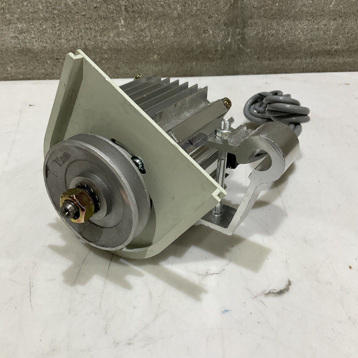 CONSEW CSM-2001 ELECTRONIC SERVO MOTOR 220V 550W 0-4500 RPM RM6