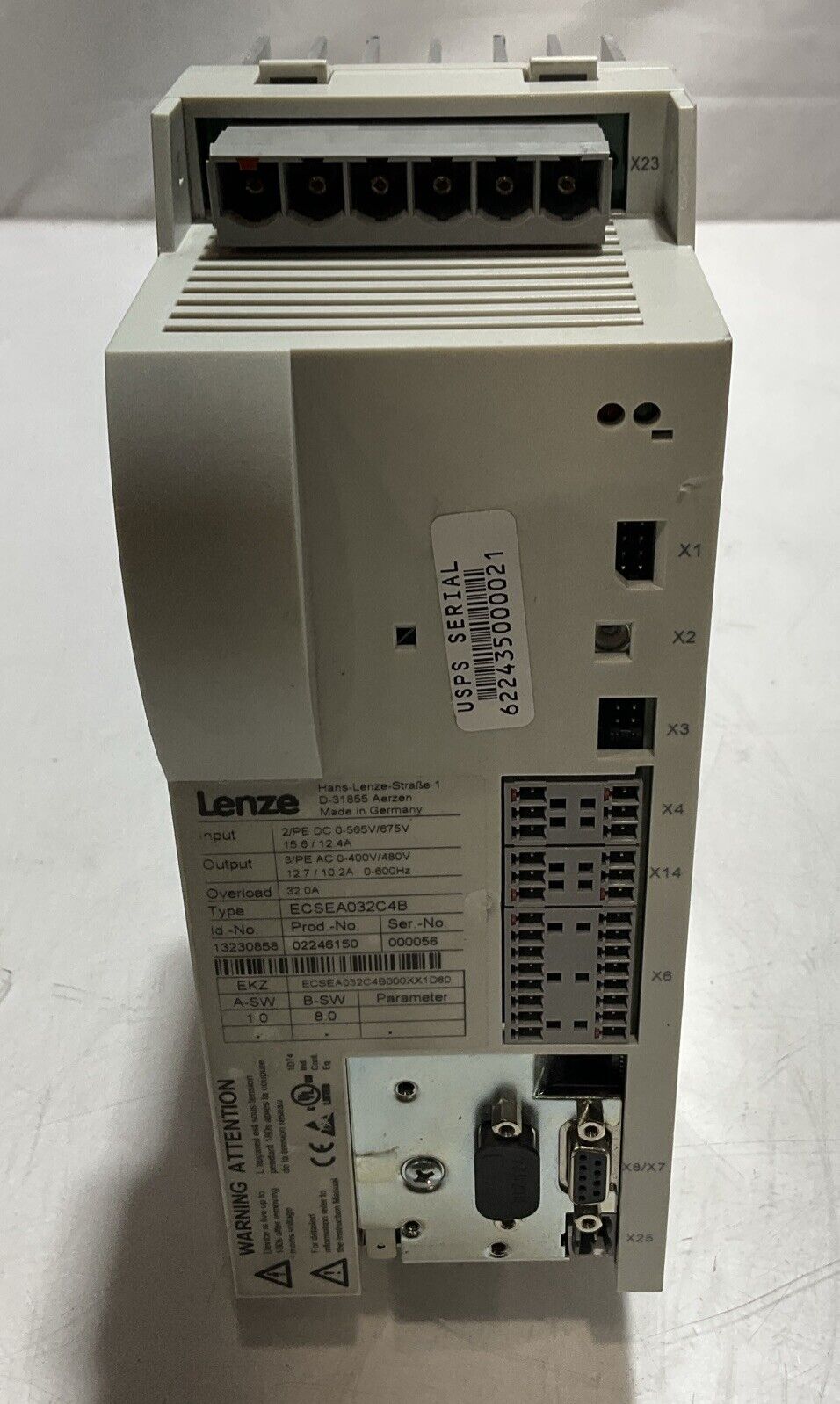LENZE  ECSEA032C4B  SERVO AXIS MODULE  2/PE-DC 0.565V/675U 12.7/102A O.600HZ U3S