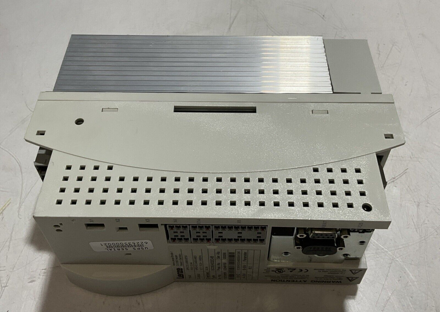 LENZE  ECSEA032C4B  SERVO AXIS MODULE  2/PE-DC 0.565V/675U 12.7/102A O.600HZ U3S