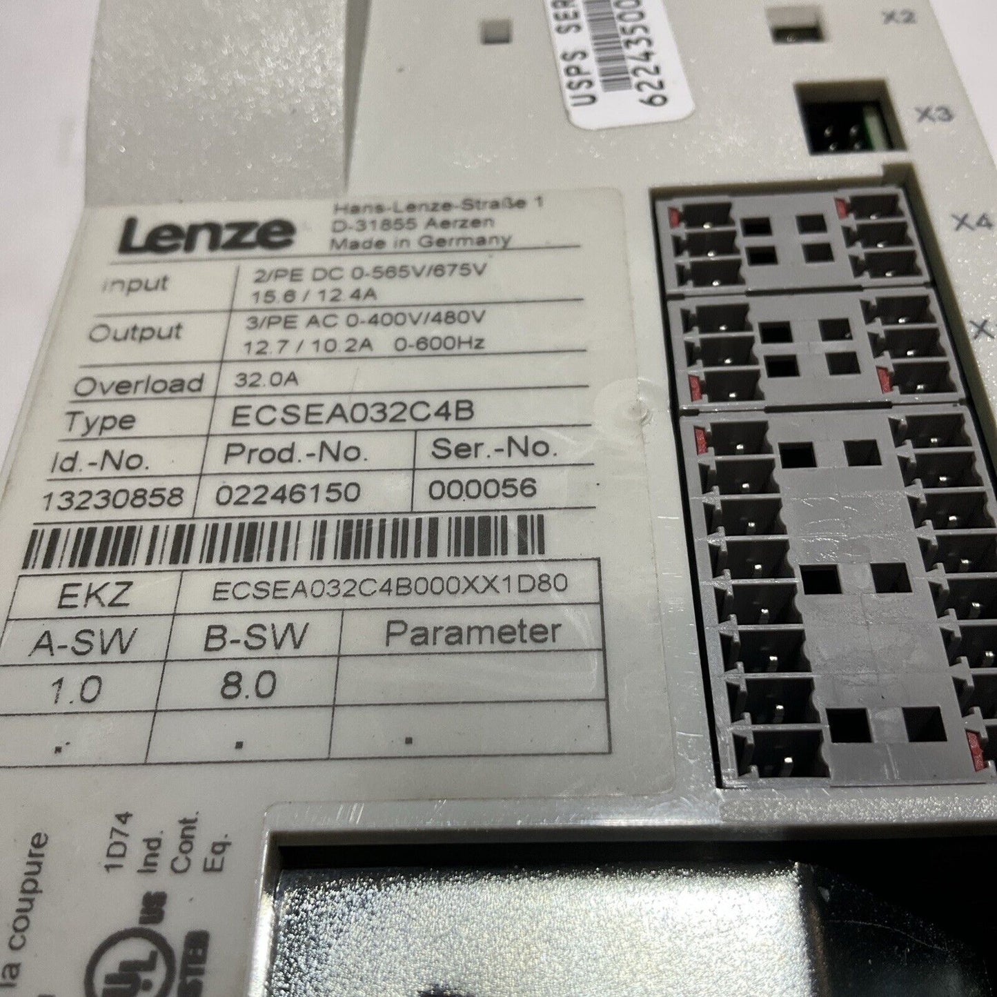 LENZE  ECSEA032C4B  SERVO AXIS MODULE  2/PE-DC 0.565V/675U 12.7/102A O.600HZ U3S