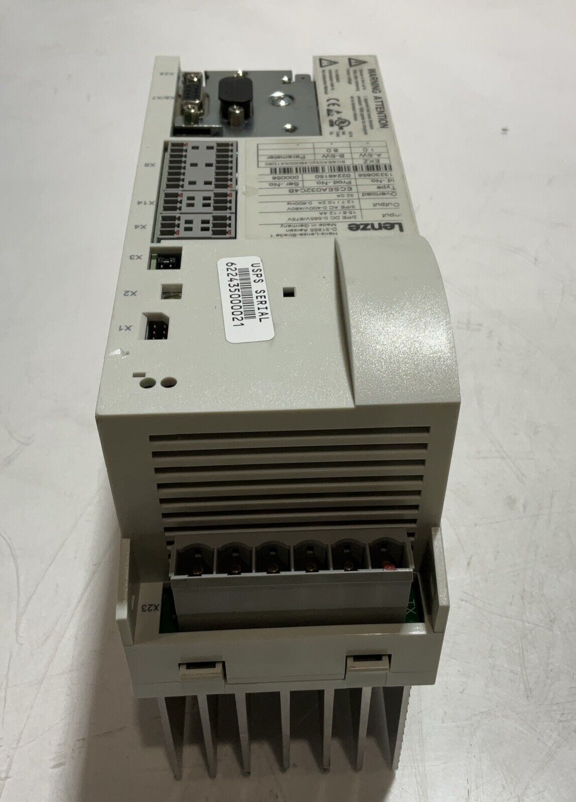 LENZE  ECSEA032C4B  SERVO AXIS MODULE  2/PE-DC 0.565V/675U 12.7/102A O.600HZ U3S