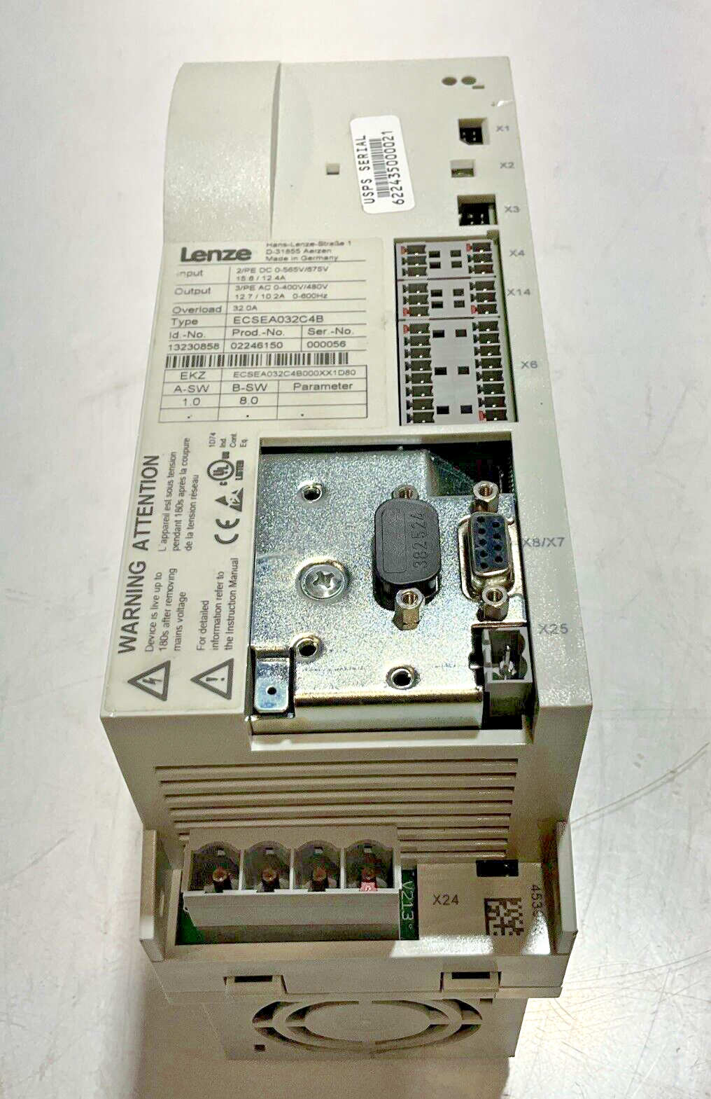 LENZE  ECSEA032C4B  SERVO AXIS MODULE  2/PE-DC 0.565V/675U 12.7/102A O.600HZ U3S