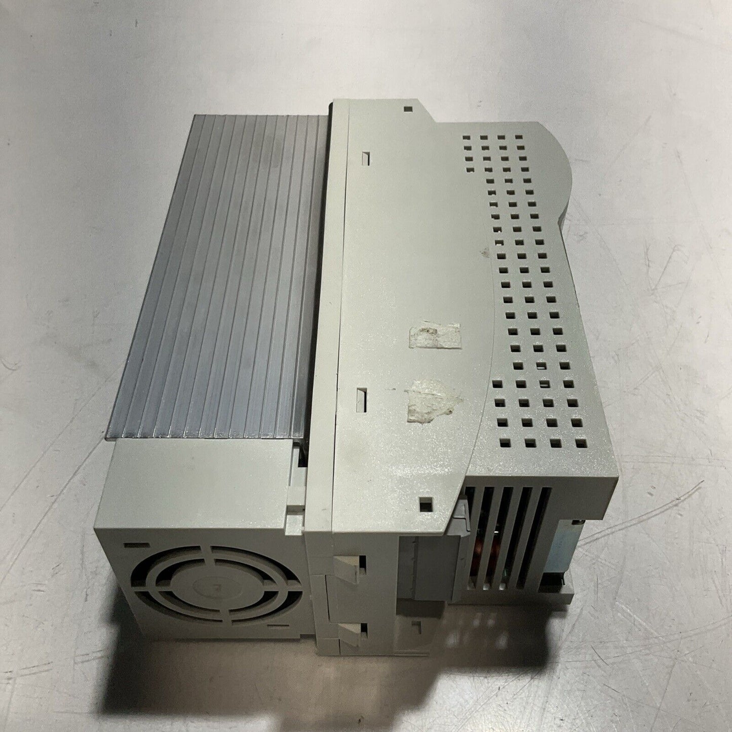 LENZE ECSEA016C4B SERVO DRIVE MOTOR CONTROLLER INVERTER U3S