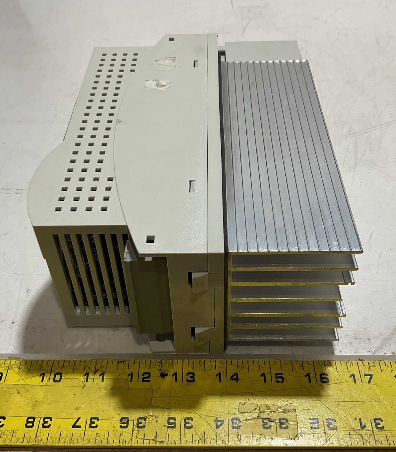 LENZE ECSEA016C4B SERVO DRIVE MOTOR CONTROLLER INVERTER U3S