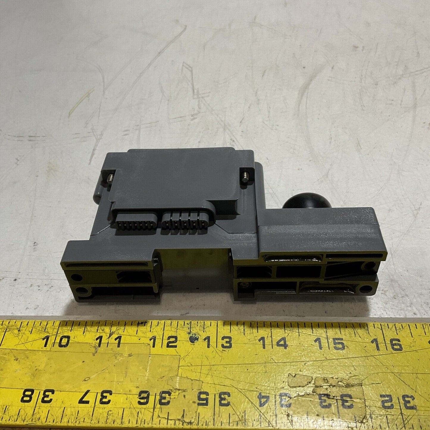 TURCK BL67-B-1M23-19 OUTPUT BASE MODULE W/ 19-PIN M23 CONNECTOR U3S