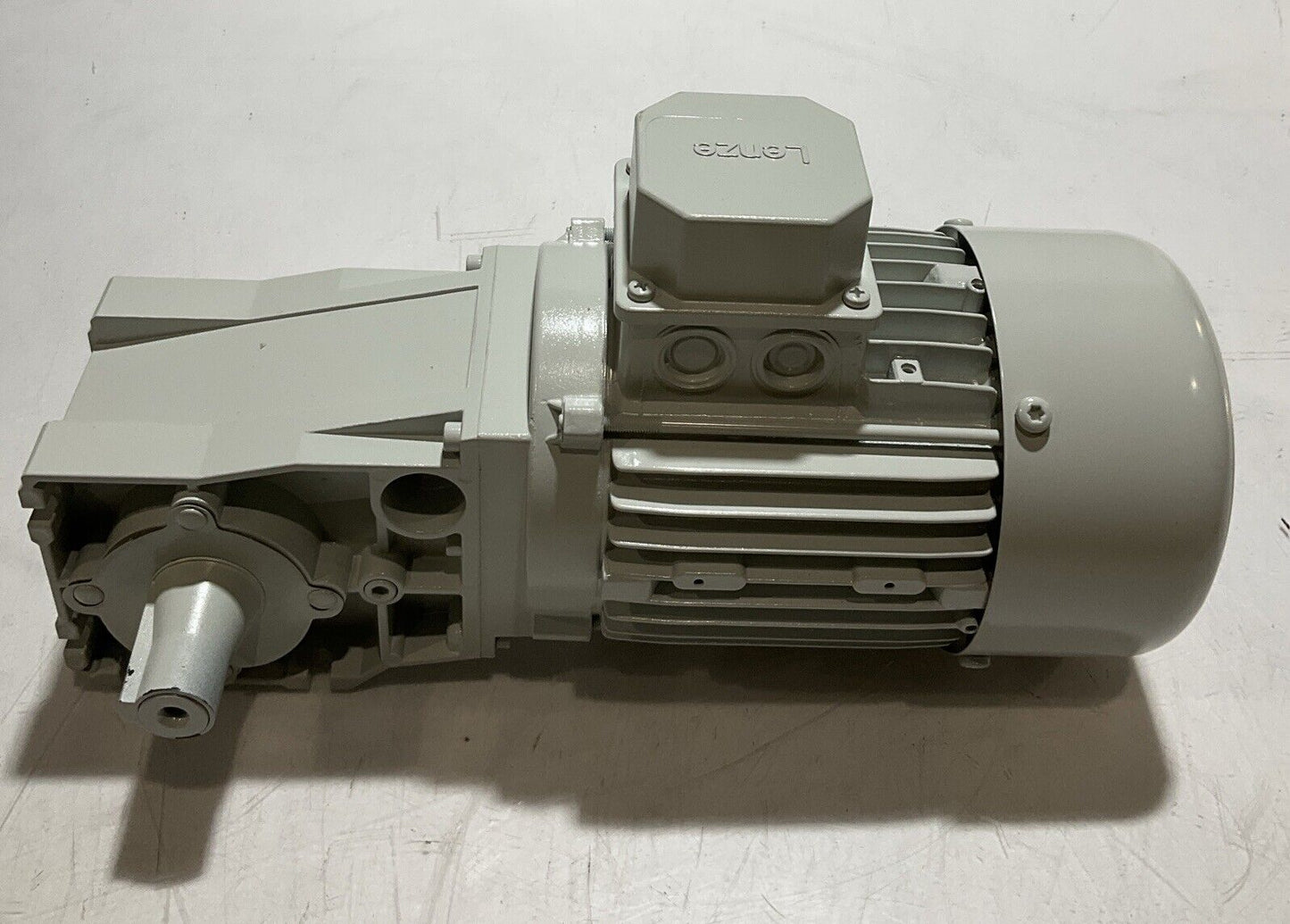 LENZE GKR04-2MVBR071C32 MDE-MAXX 071-32 GEARMOTOR 400V U3S