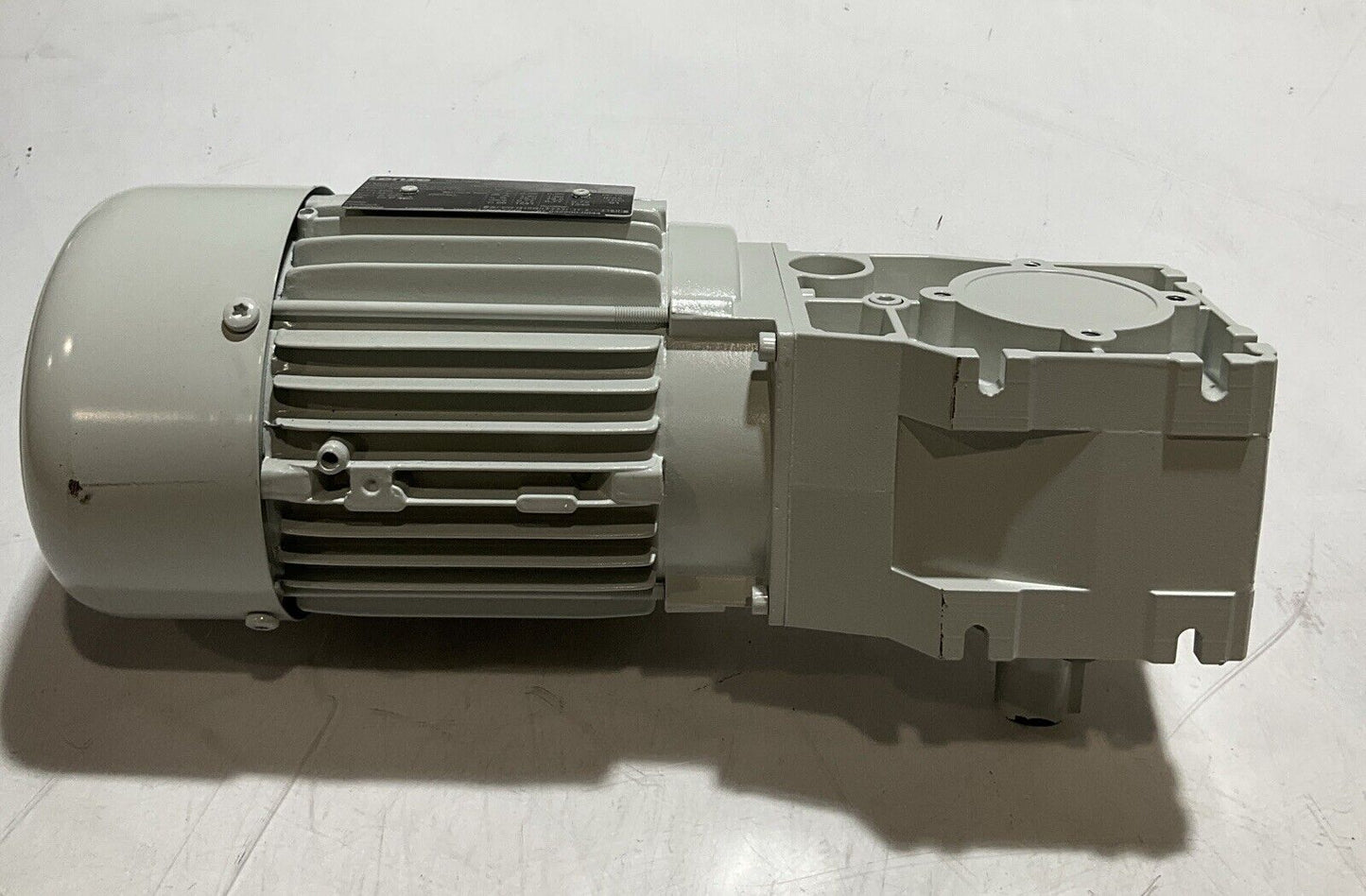 LENZE GKR04-2MVBR071C32 MDE-MAXX 071-32 GEARMOTOR 400V U3S