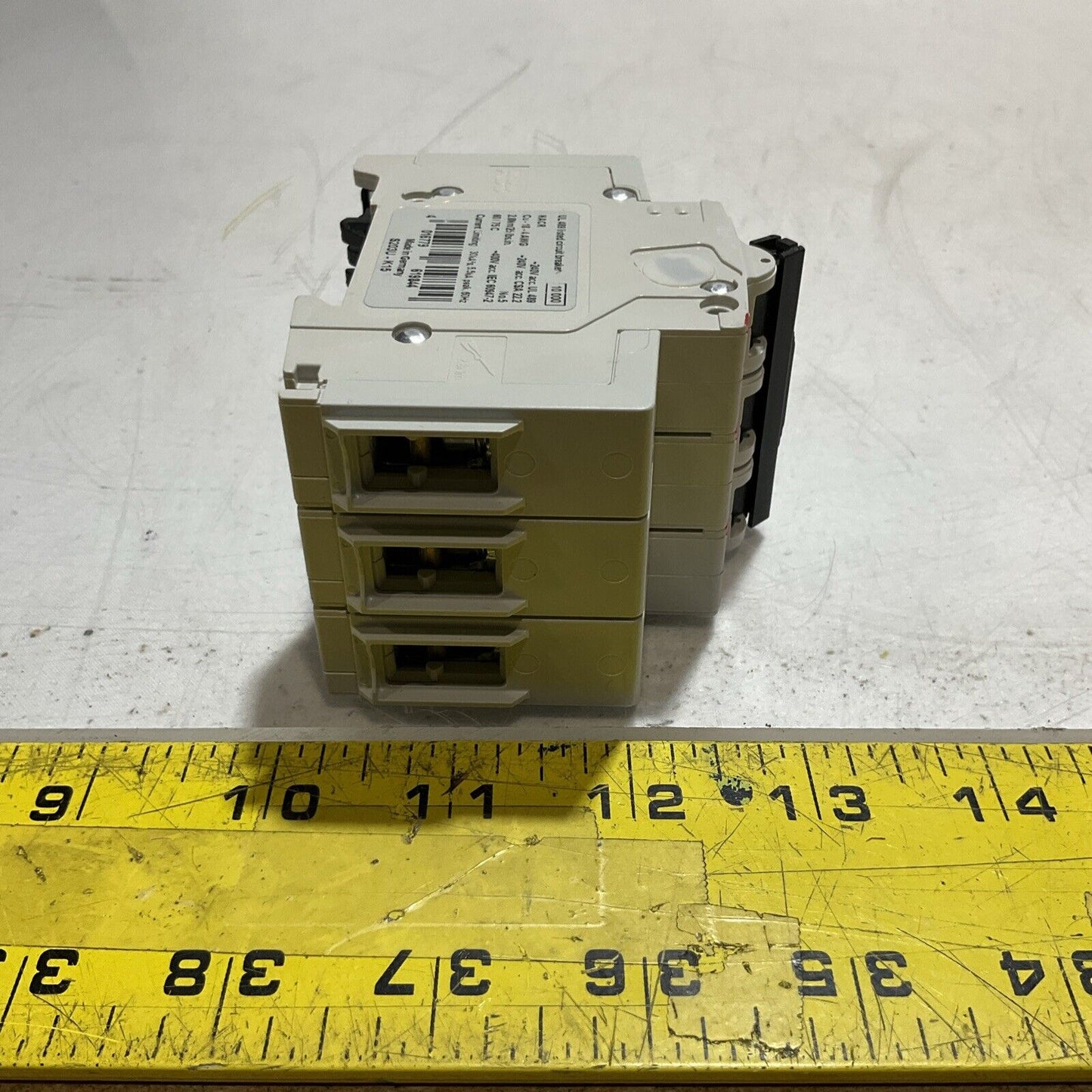 ABB S203U-K15 CIRCUIT BREAKER 3-Pole 240V 60HZ 5.5kA RAIL MOUNT U3S