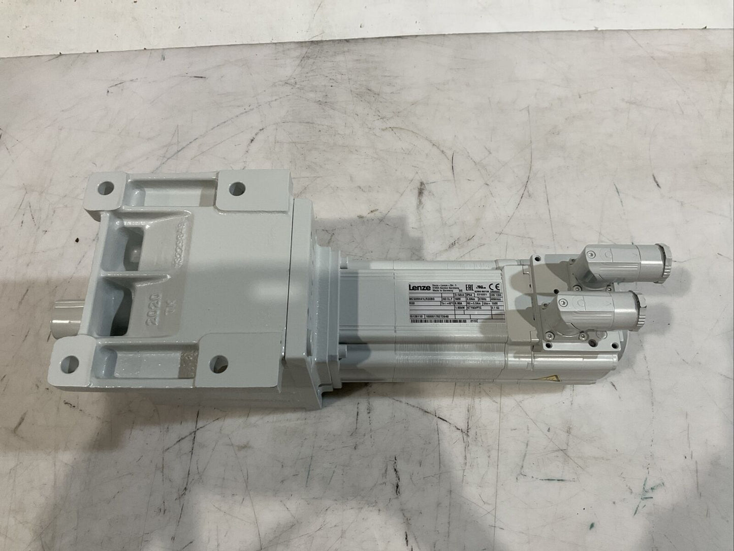 LENZE GST05-2S VBR 09HC41 MCS09H41LRS0B0 SERVO MOTOR 3 MOT 6.8A 160V 1:6.4 U3S