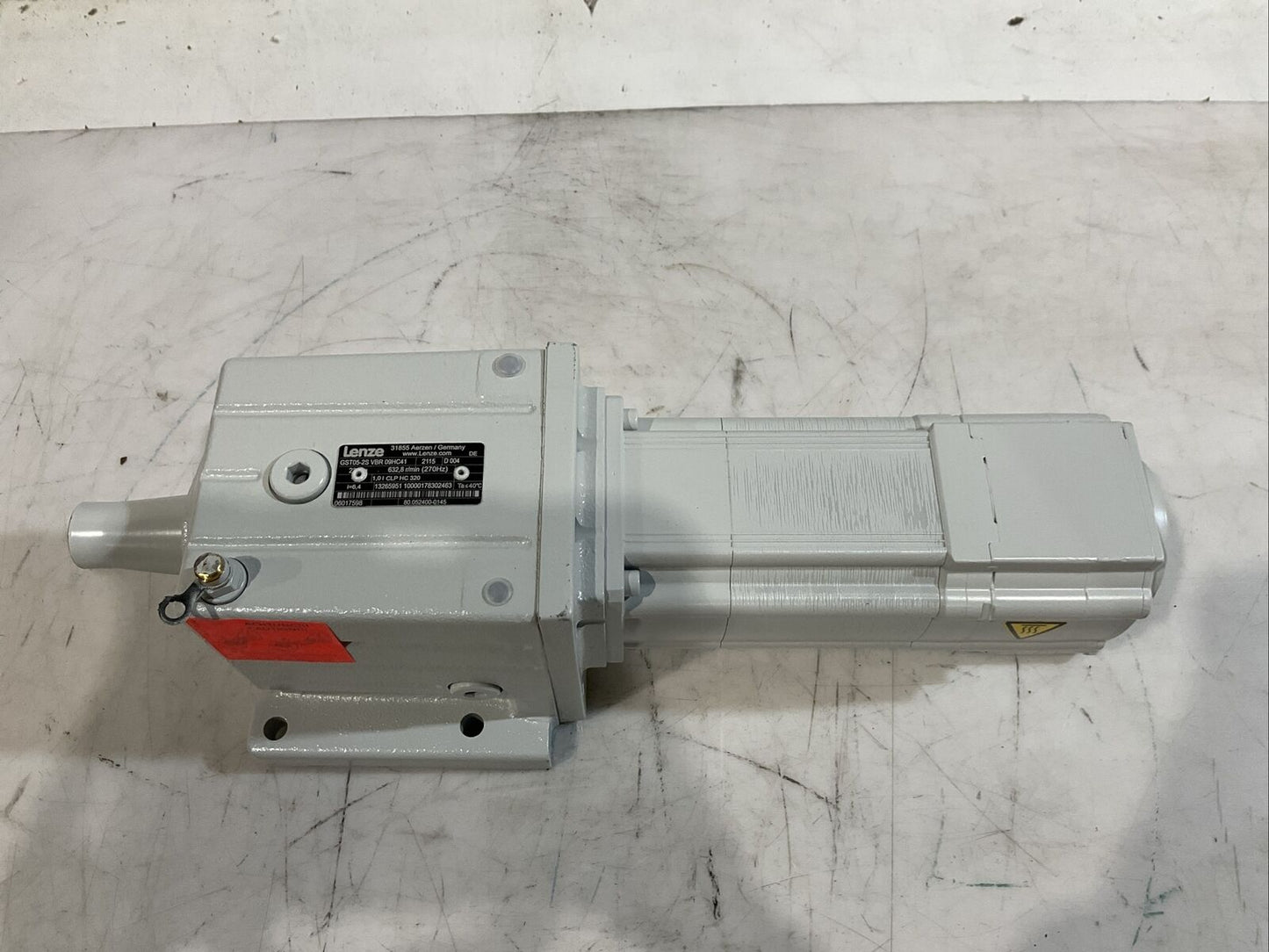 LENZE GST05-2S VBR 09HC41 MCS09H41LRS0B0 SERVO MOTOR 3 MOT 6.8A 160V 1:6.4 U3S