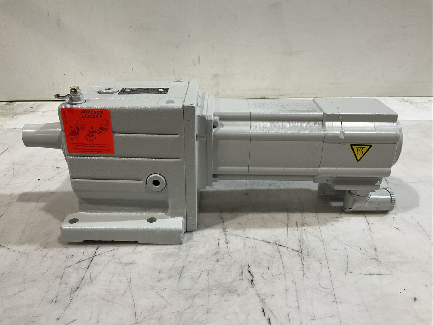 LENZE GST05-2S VBR 09HC41 MCS09H41LRS0B0 SERVO MOTOR 3 MOT 6.8A 160V 1:6.4 U3S