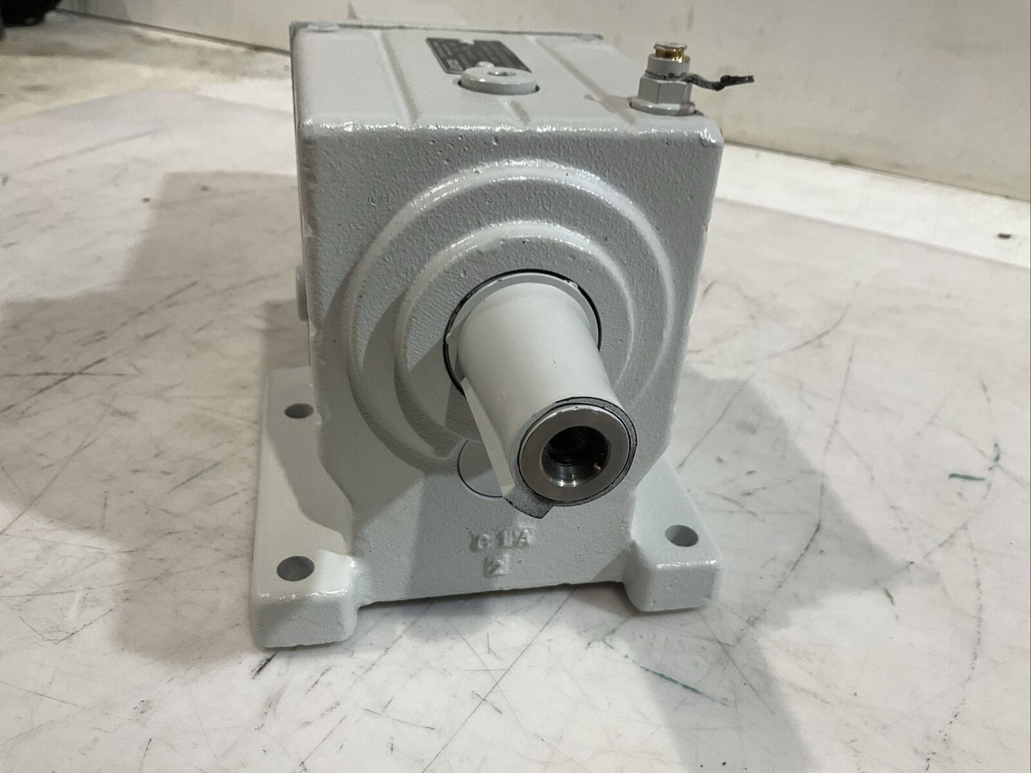 LENZE GST05-2S VBR 09HC41 MCS09H41LRS0B0 SERVO MOTOR 3 MOT 6.8A 160V 1:6.4 U3S