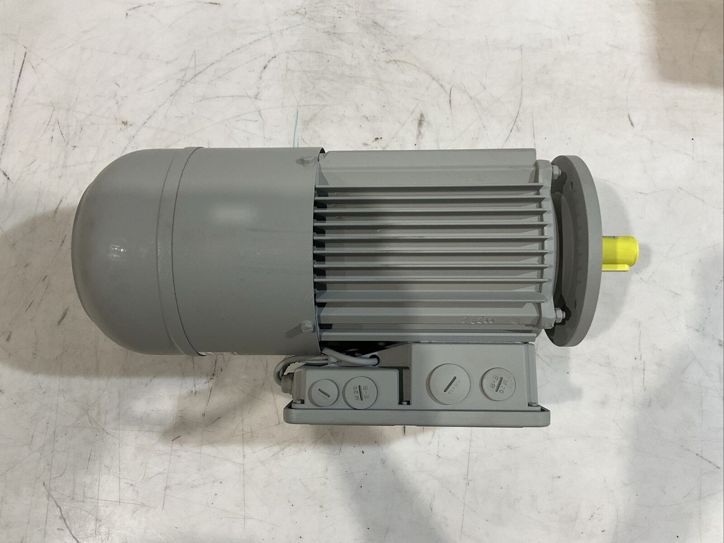 LENZE EN60034 KTY3TKO BFK458-08 MDSMABS090-32B GEAR MOTOR 2525RPM 2.7KW 87HZ U3S