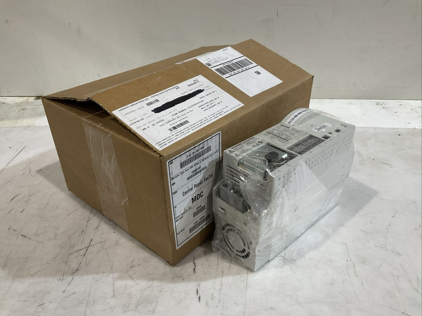 LENZE ECSEA008C4B SERVO DRIVE INVERTER U3S