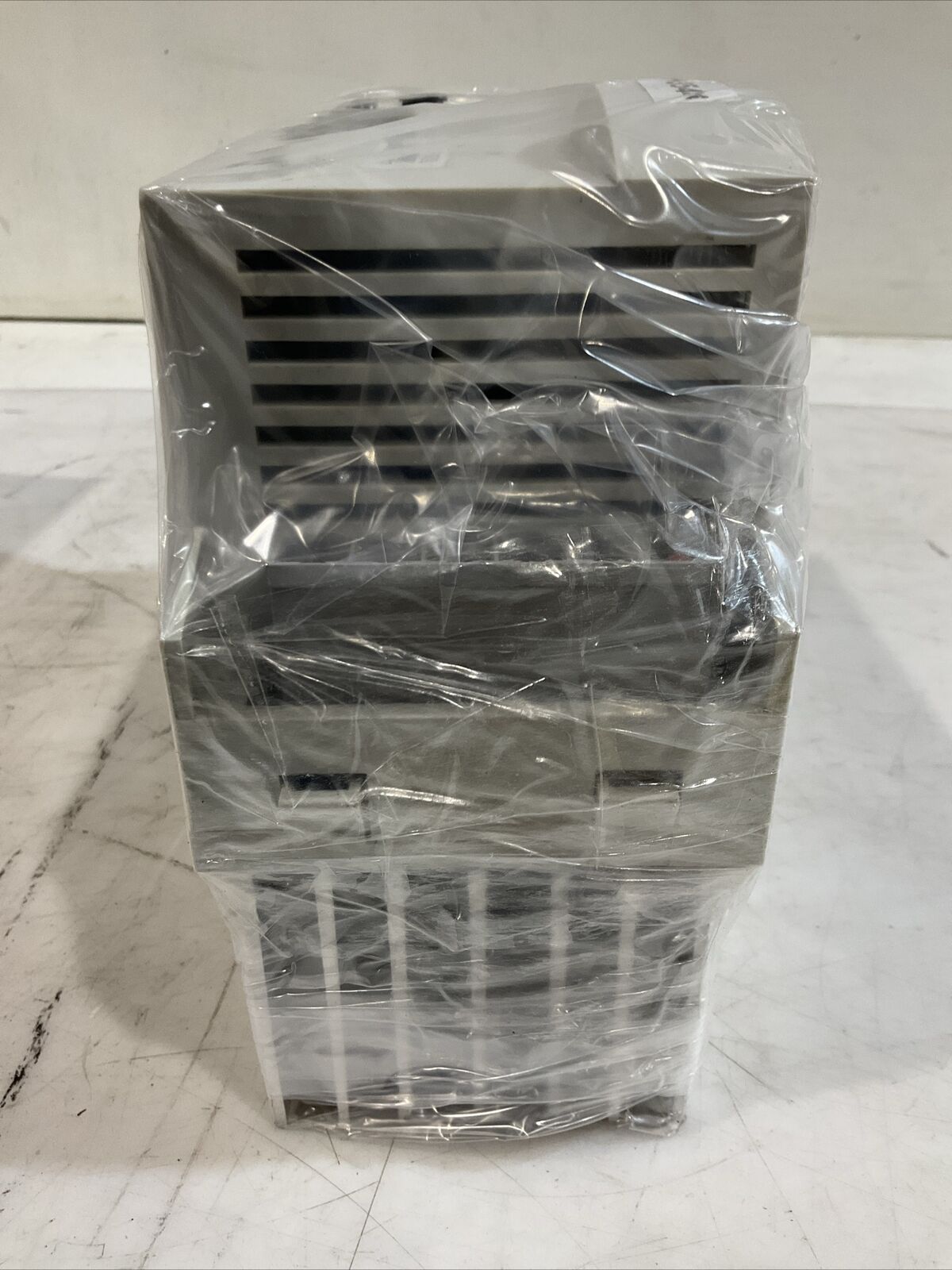 LENZE ECSEA008C4B SERVO DRIVE INVERTER U3S