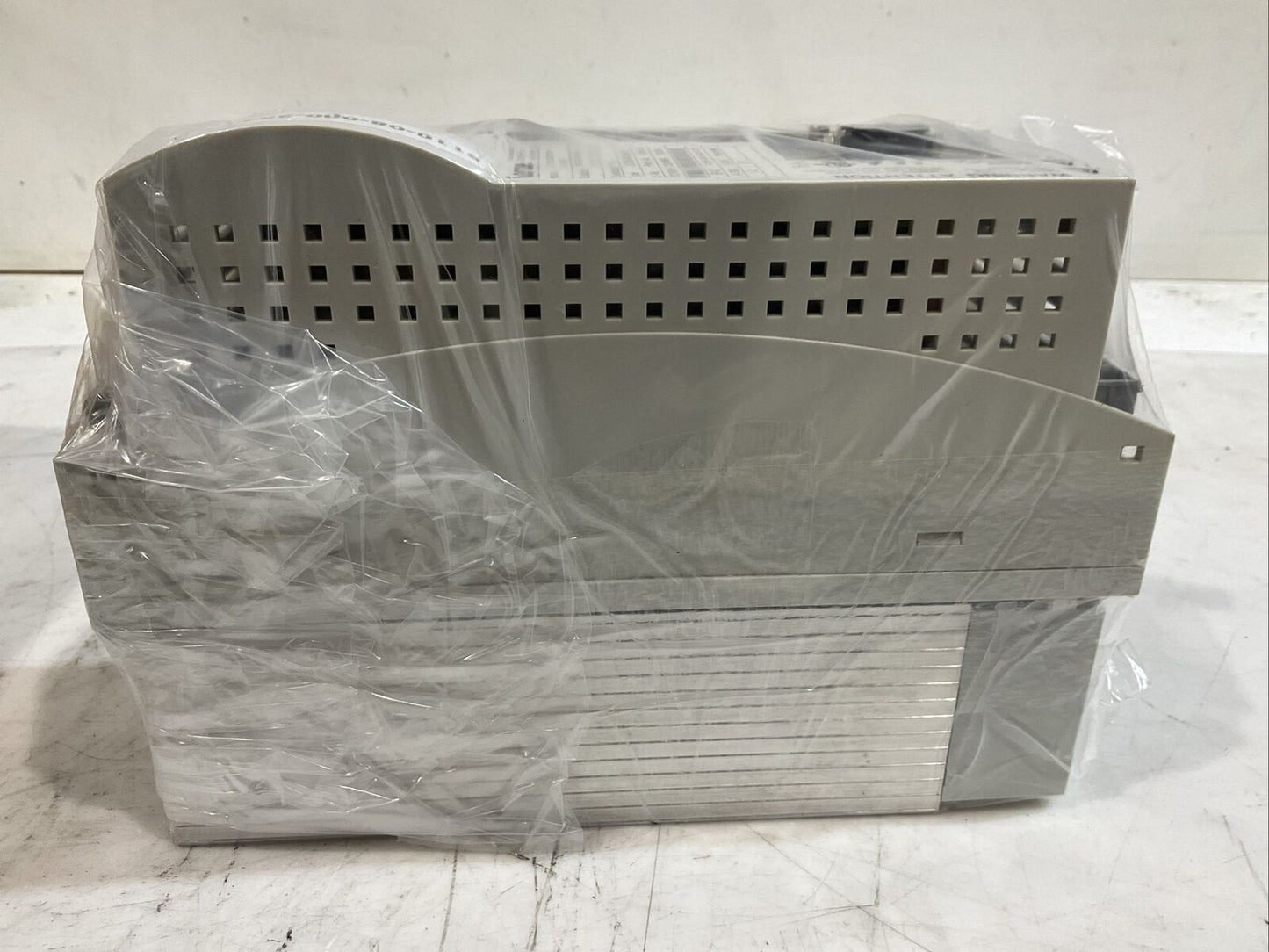 LENZE ECSEA008C4B SERVO DRIVE INVERTER U3S