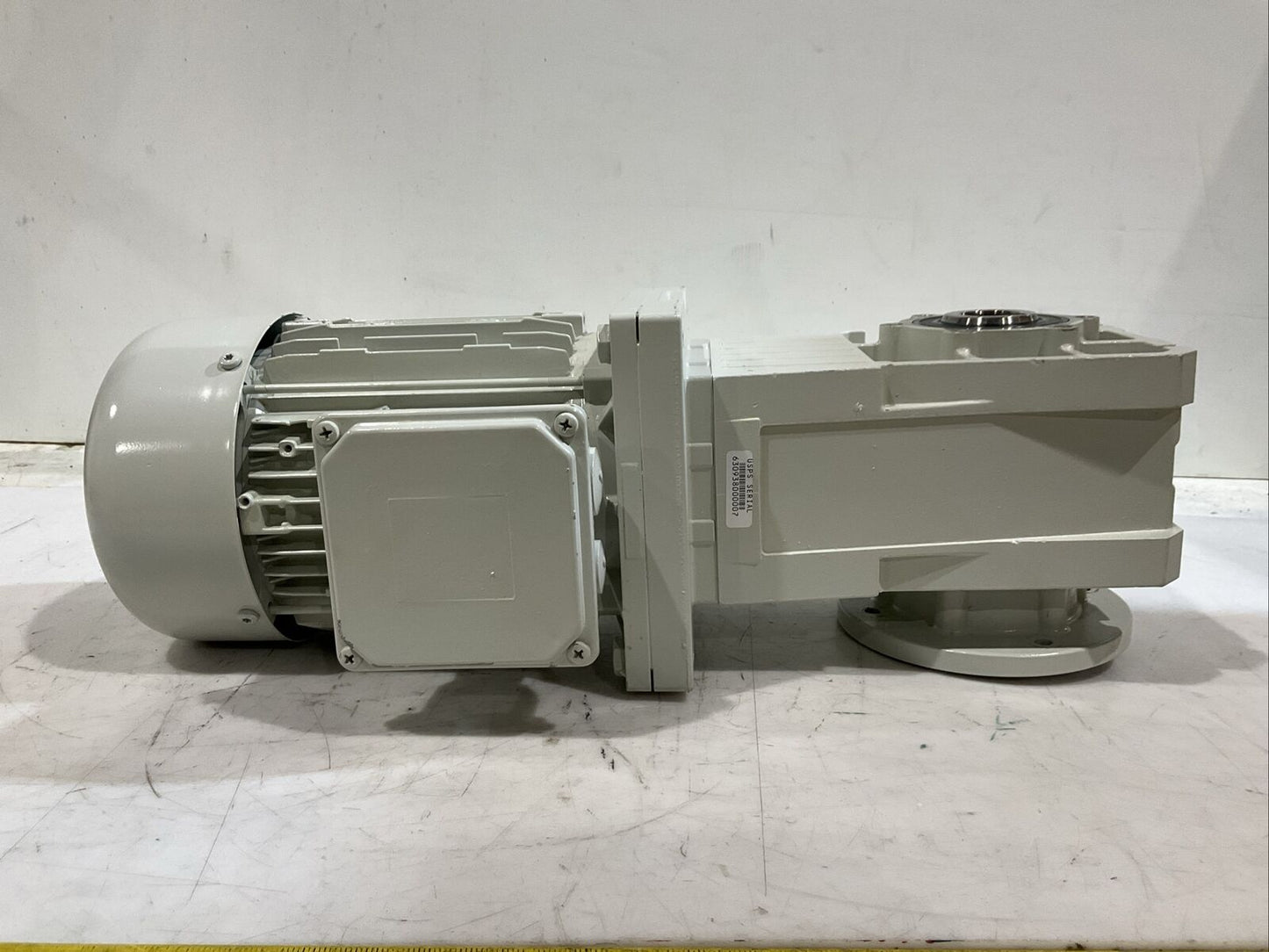 LENZE GKR05-2M HAK 090C32 BEVEL GEAR MOTOR MDEMAXX 090-32 U3S