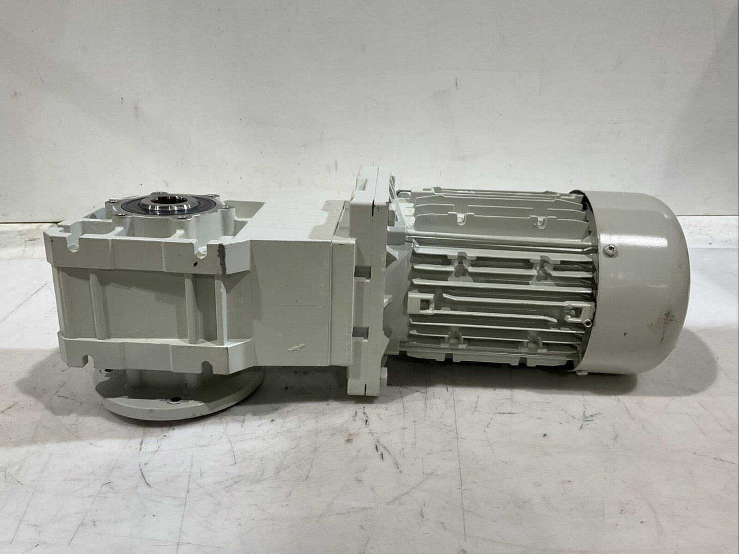 LENZE GKR05-2M HAK 090C32 BEVEL GEAR MOTOR MDEMAXX 090-32 U3S