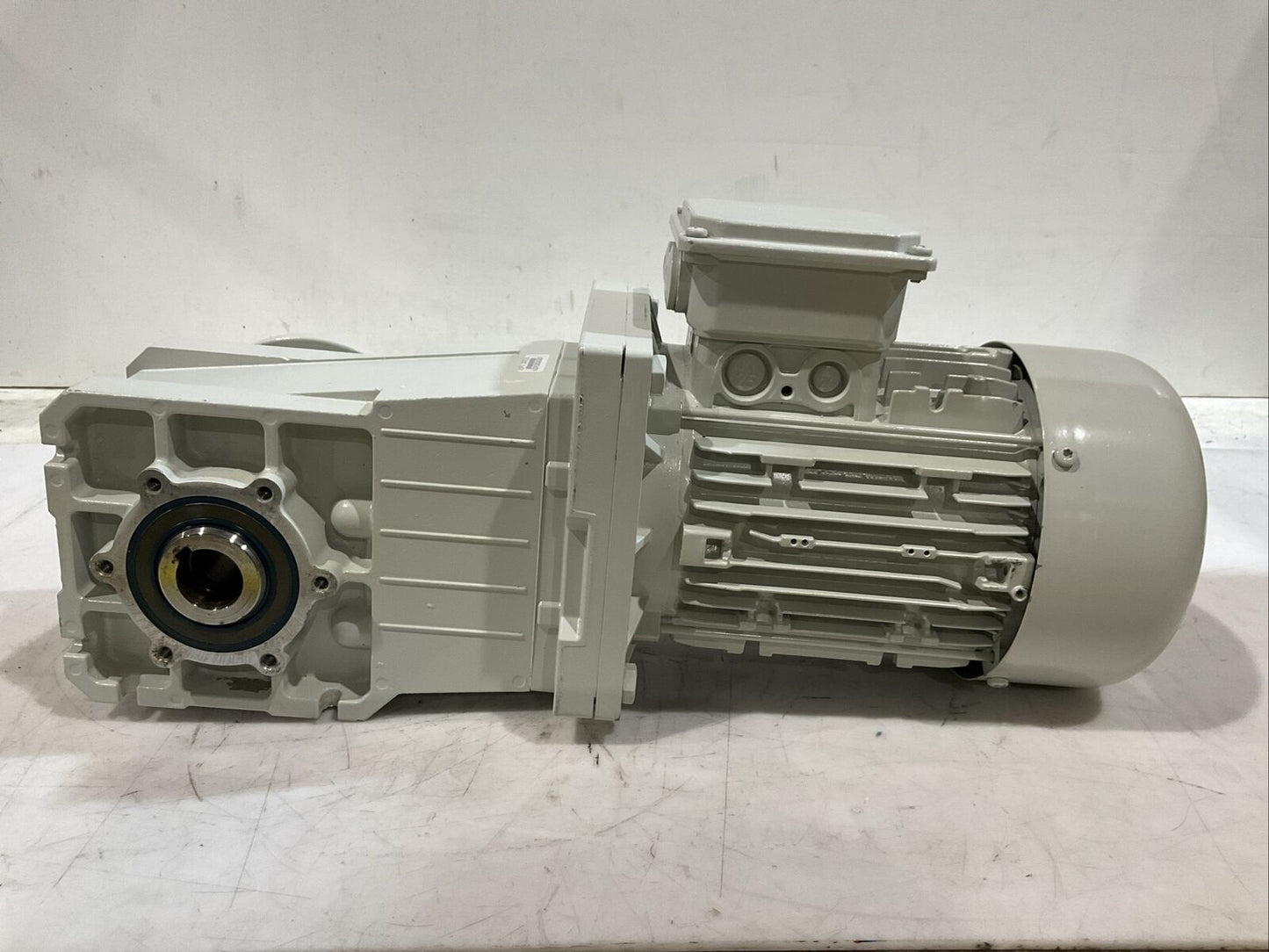 LENZE GKR05-2M HAK 090C32 BEVEL GEAR MOTOR MDEMAXX 090-32 U3S