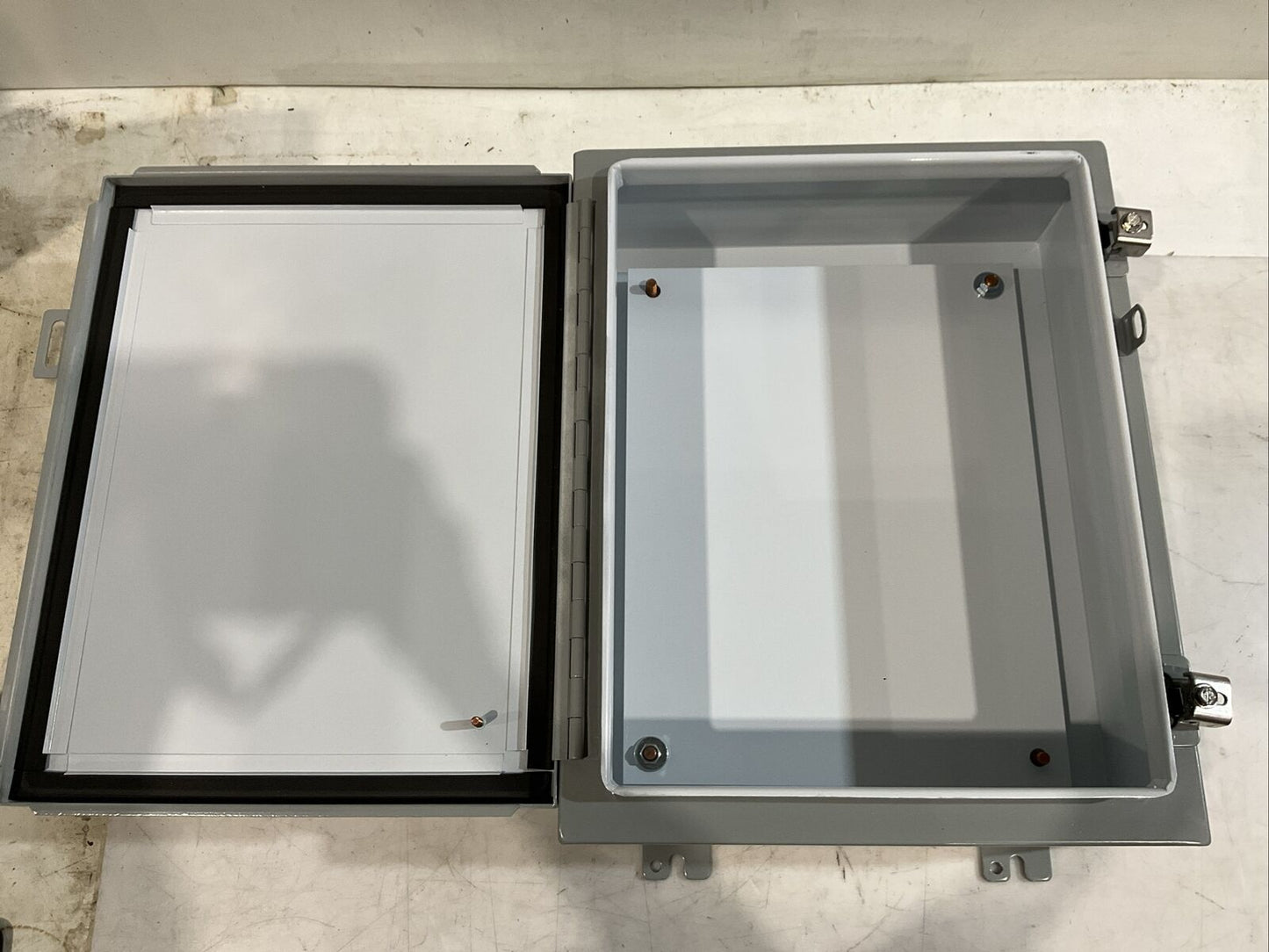 HAMMOND 1418C6 WALL MOUNT ENCLOSURE W/ PANEL 20IN X 16IN X 6IN U3S