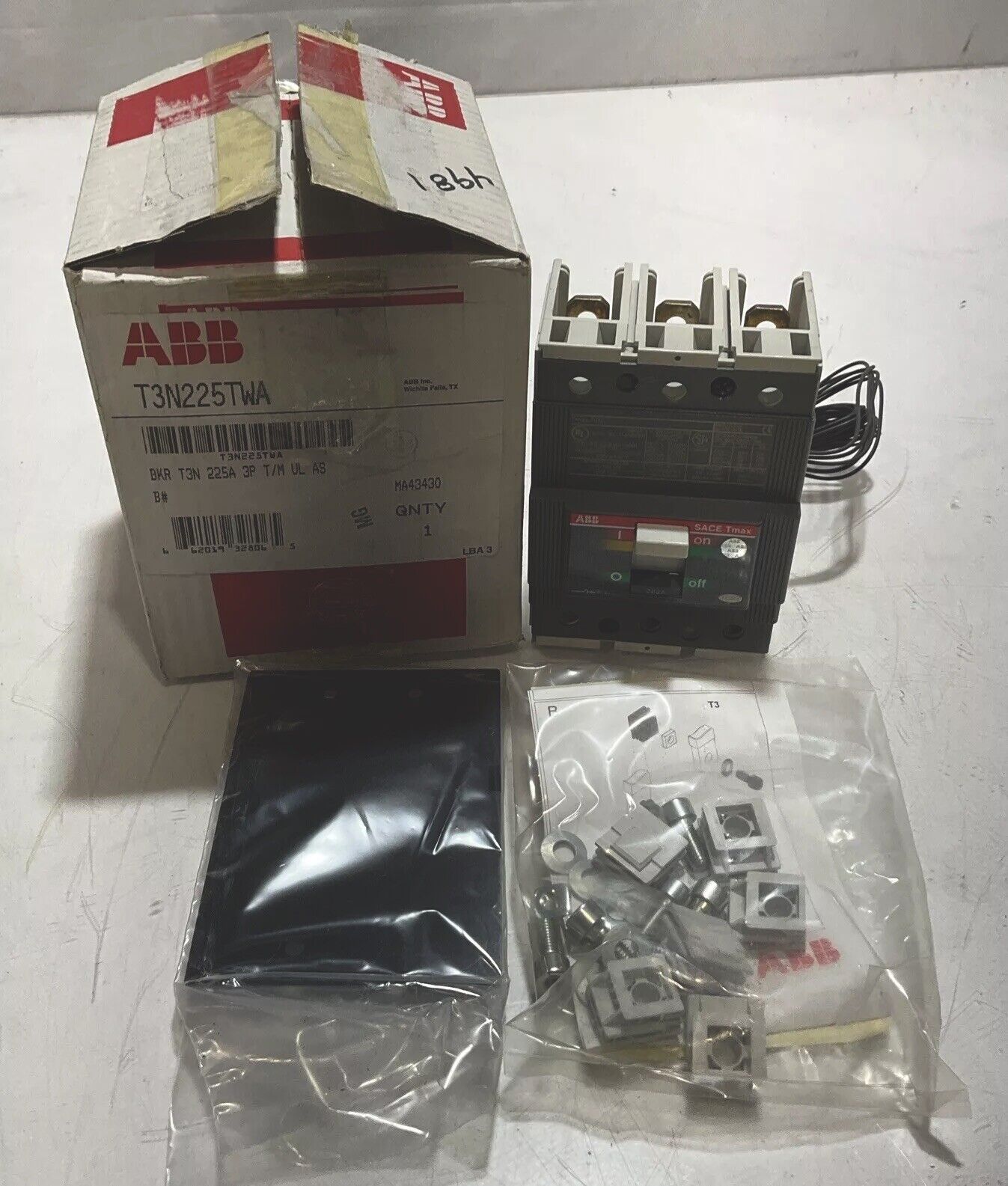 ABB SACE TMAX T3N CIRCUIT BREAKER 225A 3 POLE AUX SWITCH T3N225WA U3S