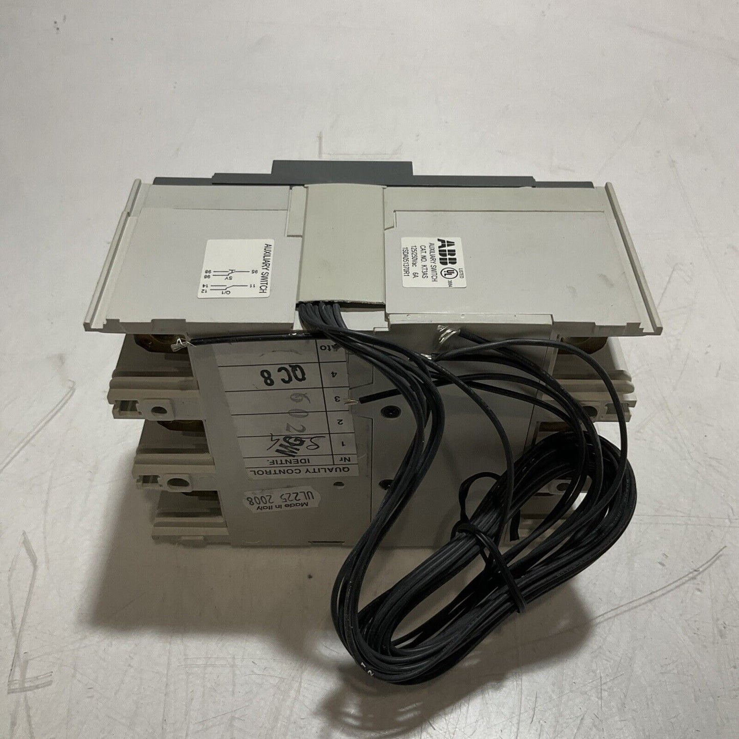 ABB SACE TMAX T3N CIRCUIT BREAKER 225A 3 POLE AUX SWITCH T3N225WA U3S