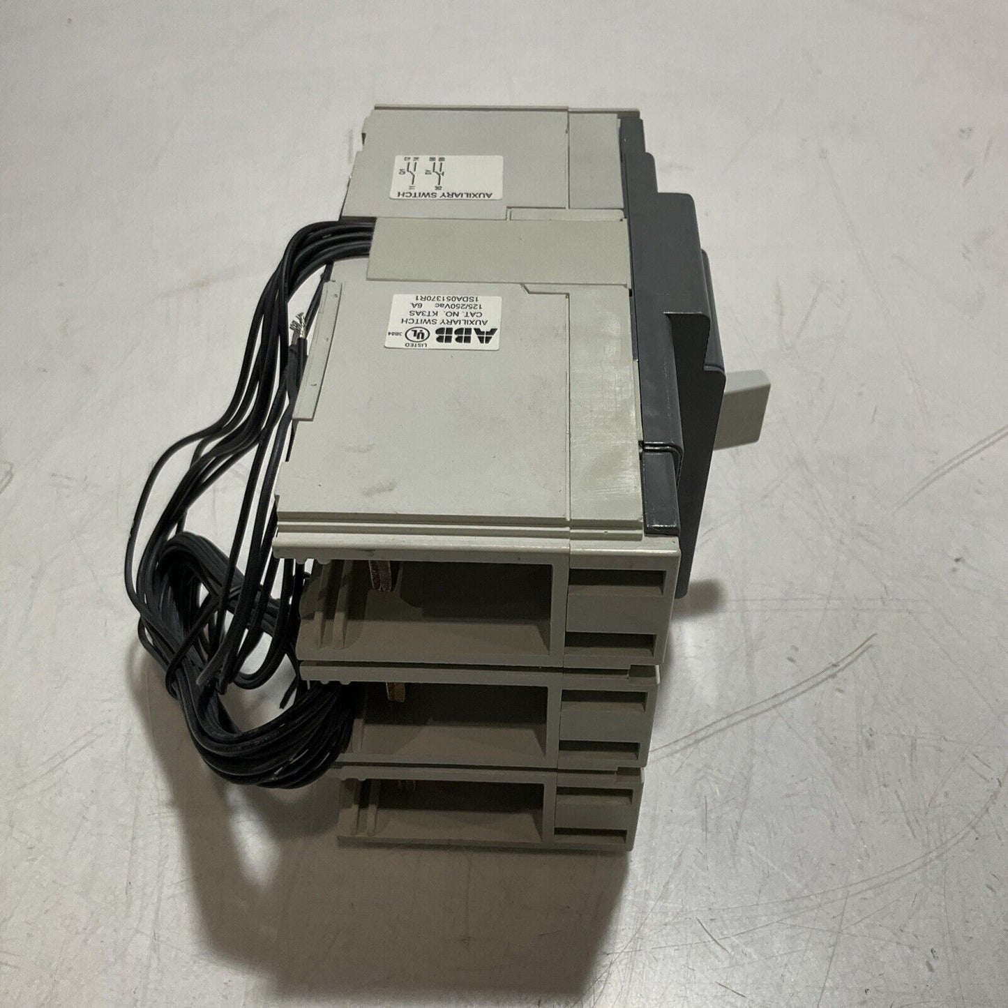 ABB SACE TMAX T3N CIRCUIT BREAKER 225A 3 POLE AUX SWITCH T3N225WA U3S