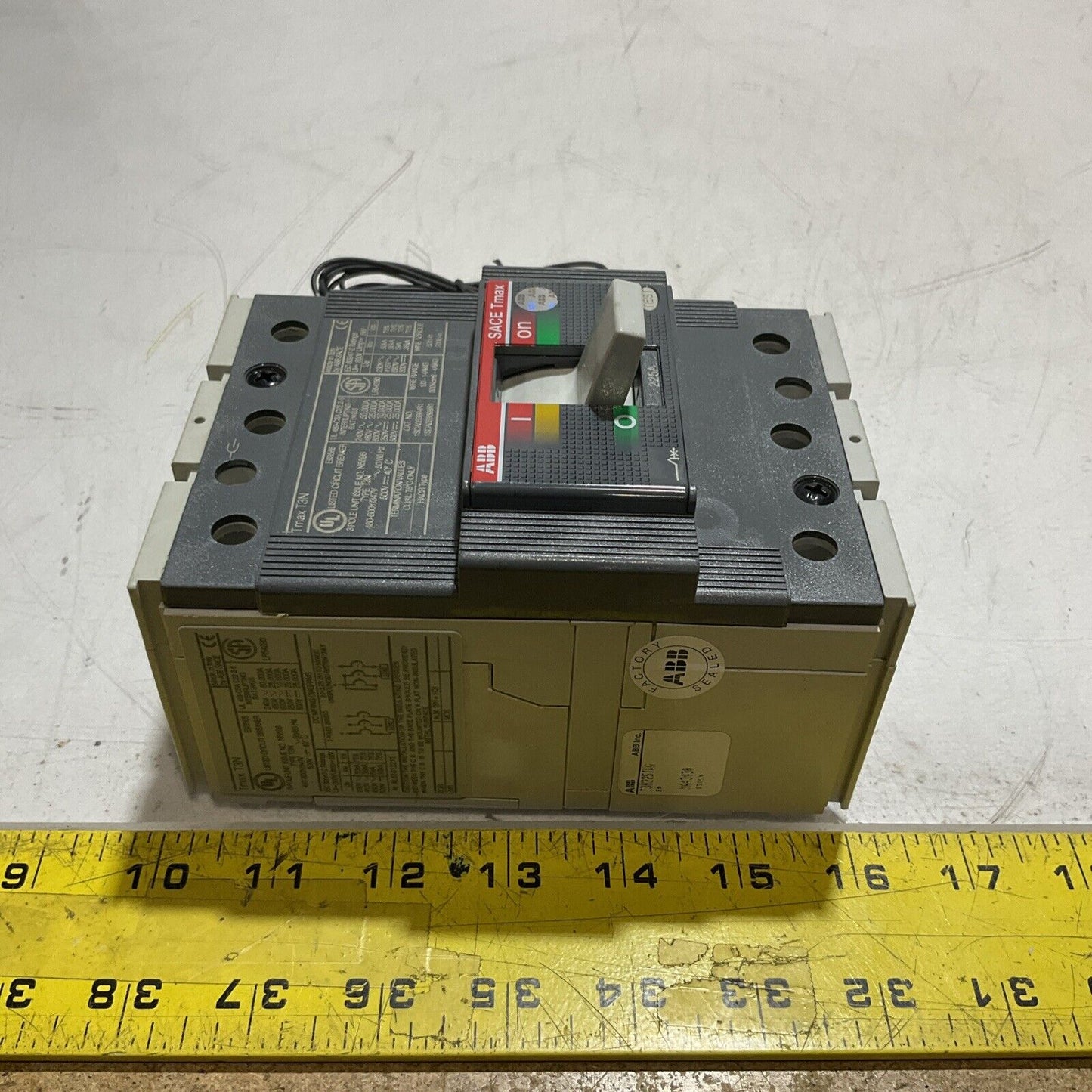 ABB SACE TMAX T3N CIRCUIT BREAKER 225A 3 POLE AUX SWITCH T3N225WA U3S