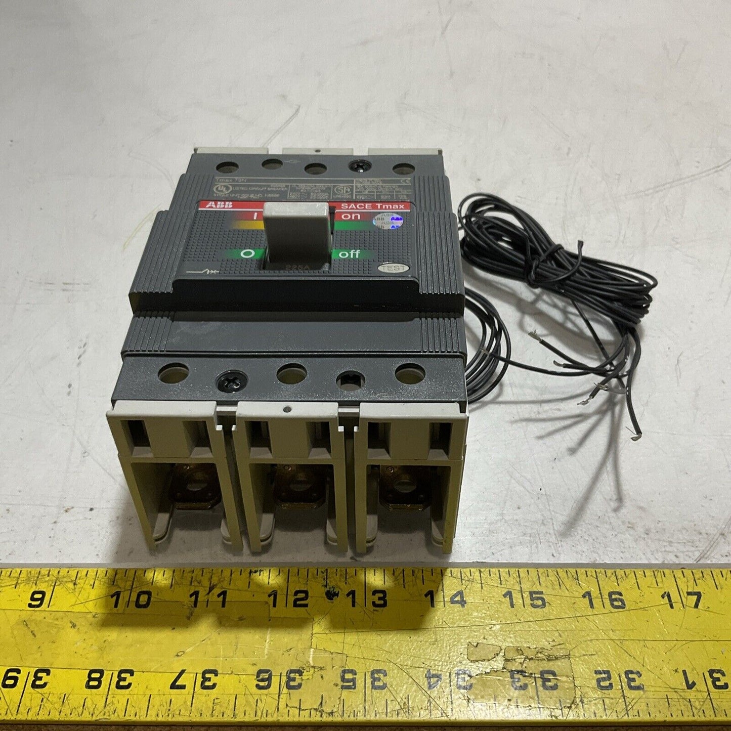 ABB SACE TMAX T3N CIRCUIT BREAKER 225A 3 POLE AUX SWITCH T3N225WA U3S