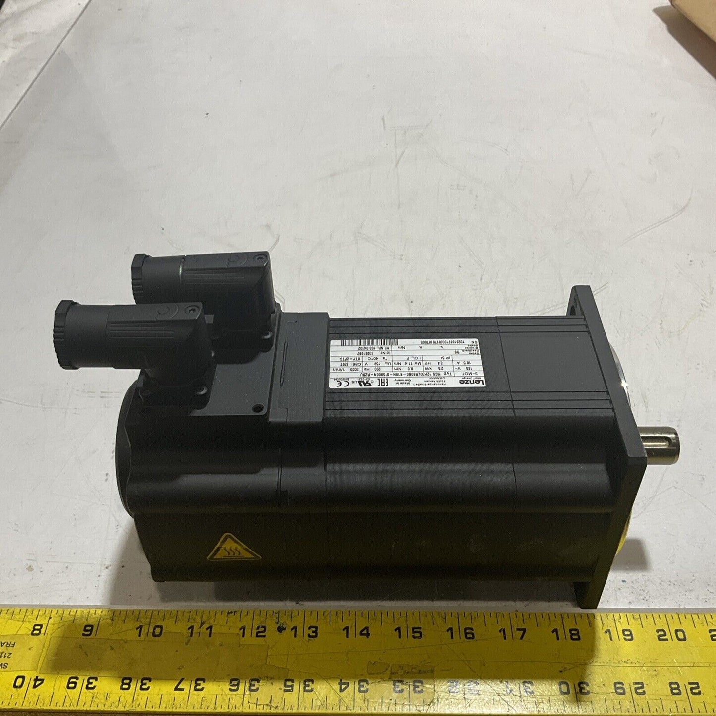 LENZE MCS12H30LRS0B0-B19N-ST500N-R2SU SERVO MOTOR 165 V 200 HZ 3000 R/MIN U3S