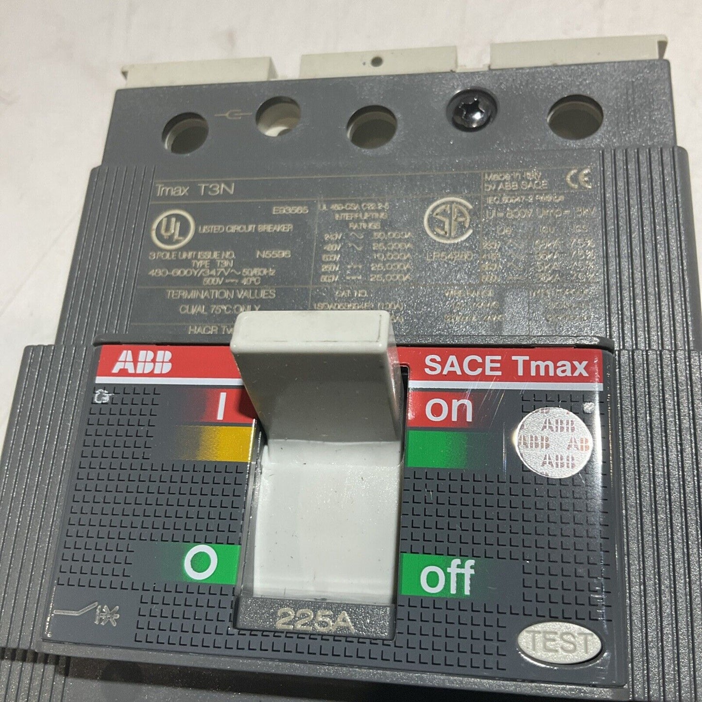 ABB TMAX T3 N 225 CIRCUIT BREAKER 3P  225A W AUX SWITCH U3S