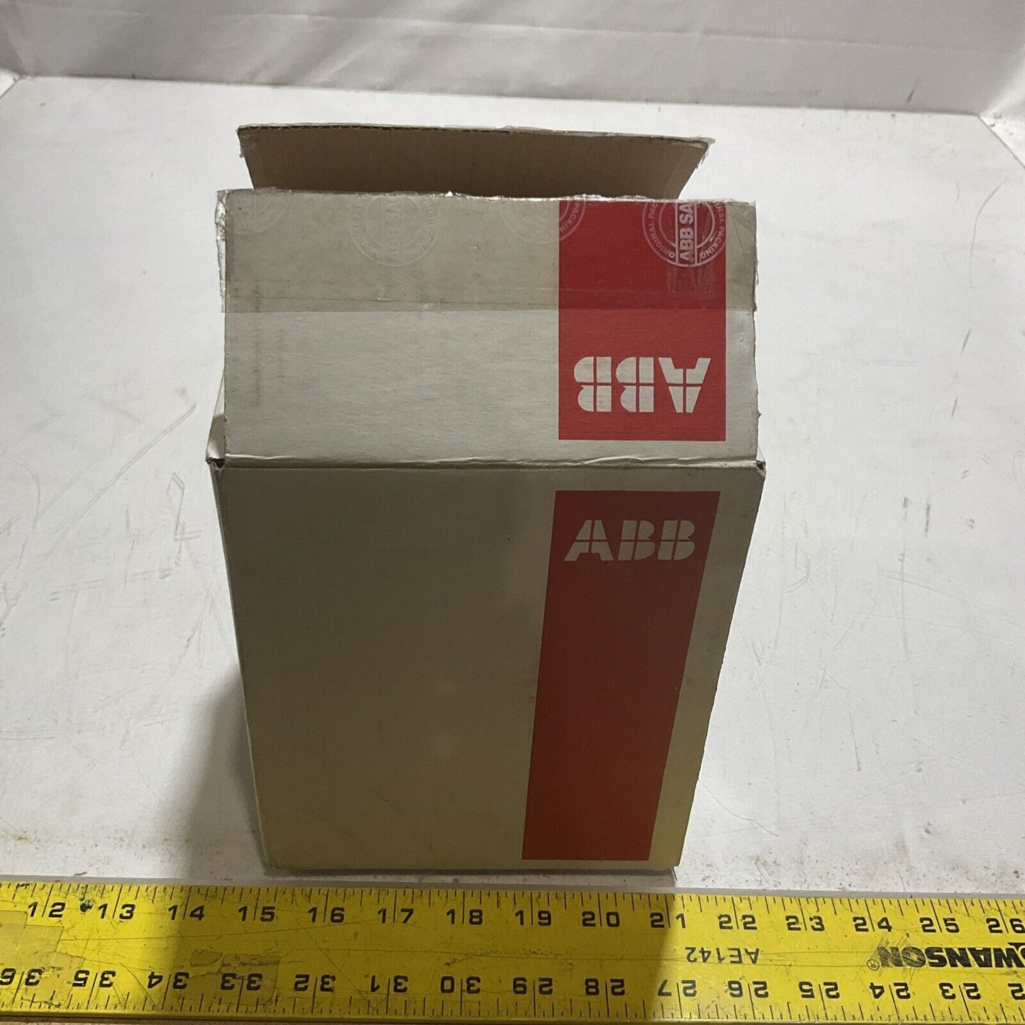 ABB TMAX T3 N 225 CIRCUIT BREAKER 3P  225A W AUX SWITCH U3S