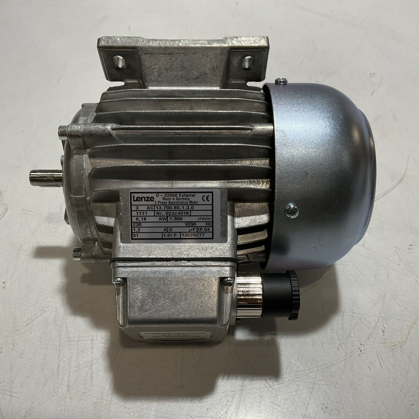 LENZE D-32699 13.750.65.1.3.0 PHASE MOTOR 180W 230/400 VAC 50 HZ 3 AC U3S