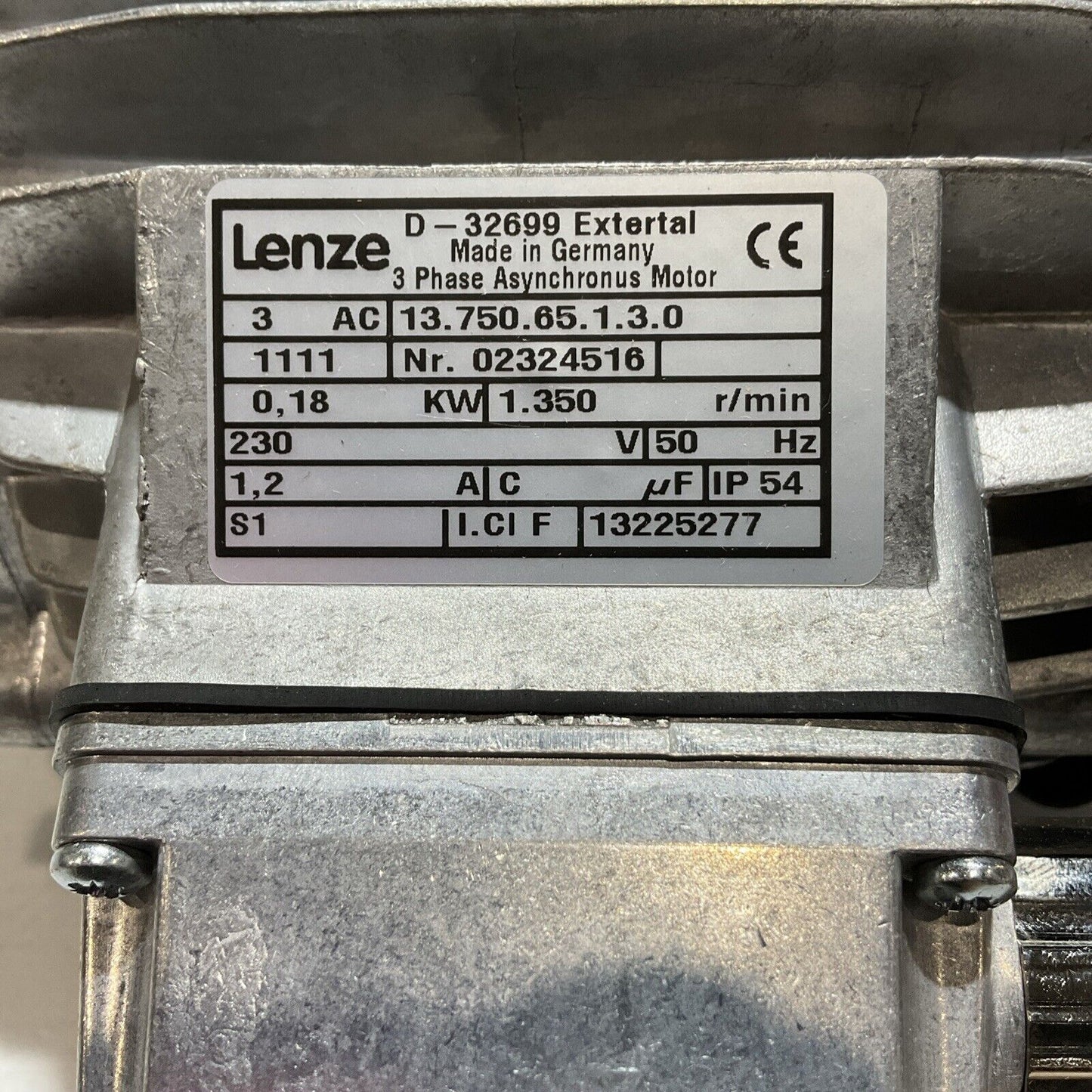 LENZE D-32699 13.750.65.1.3.0 PHASE MOTOR 180W 230/400 VAC 50 HZ 3 AC U3S