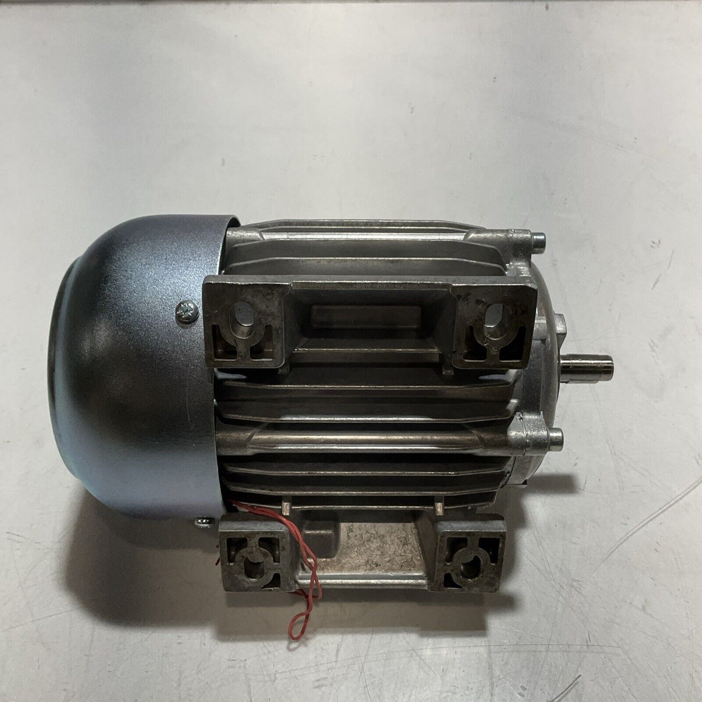 LENZE D-32699 13.750.65.1.3.0 PHASE MOTOR 180W 230/400 VAC 50 HZ 3 AC U3S