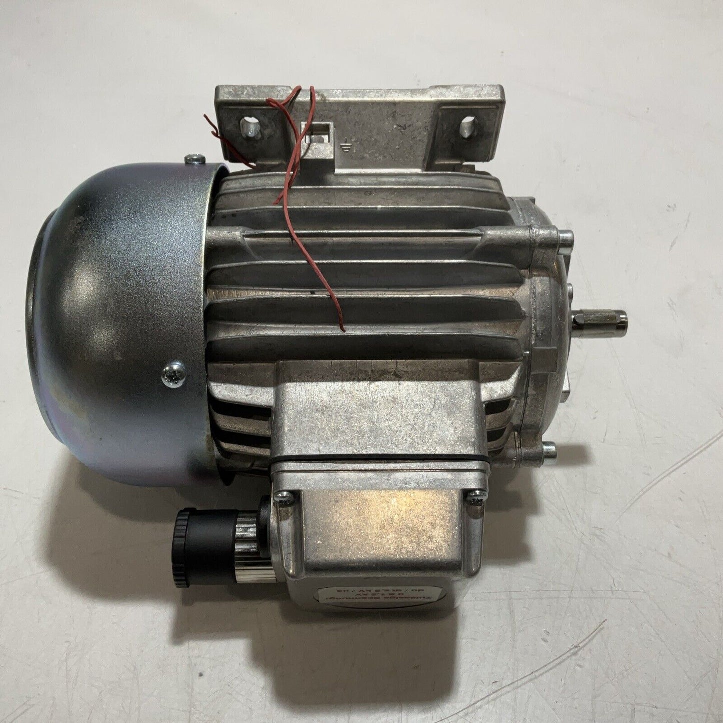 LENZE D-32699 13.750.65.1.3.0 PHASE MOTOR 180W 230/400 VAC 50 HZ 3 AC U3S