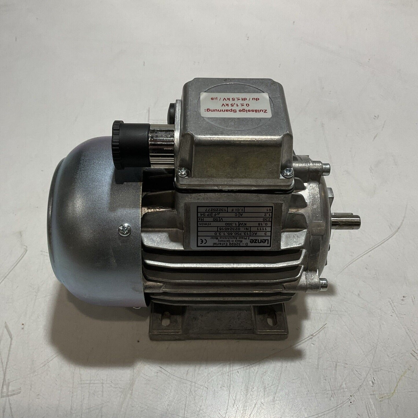 LENZE D-32699 13.750.65.1.3.0 PHASE MOTOR 180W 230/400 VAC 50 HZ 3 AC U3S