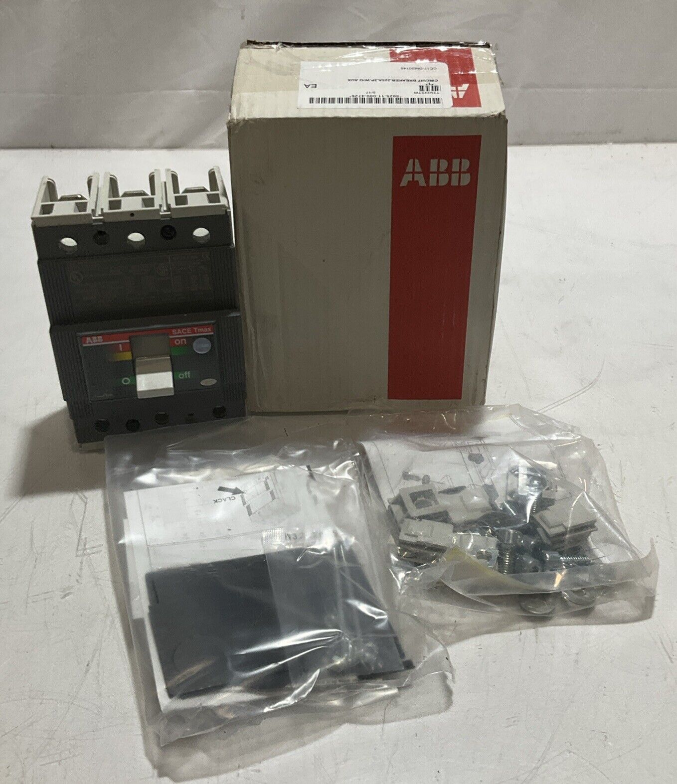 ABB SACE TMAX T3 N 225 CIRCUIT BREAKER 3P W AUX SWITCH U3S