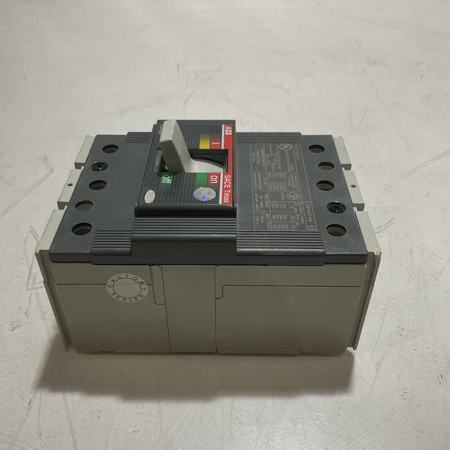 ABB SACE TMAX T3 N 225 CIRCUIT BREAKER 3P W AUX SWITCH U3S