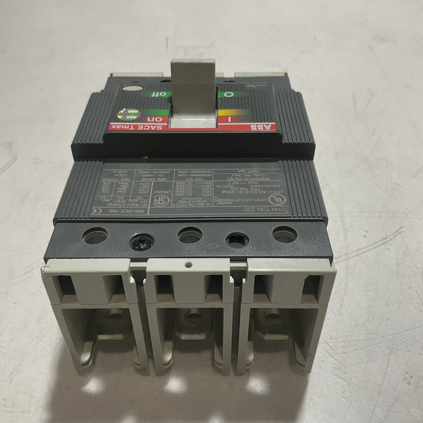 ABB SACE TMAX T3 N 225 CIRCUIT BREAKER 3P W AUX SWITCH U3S