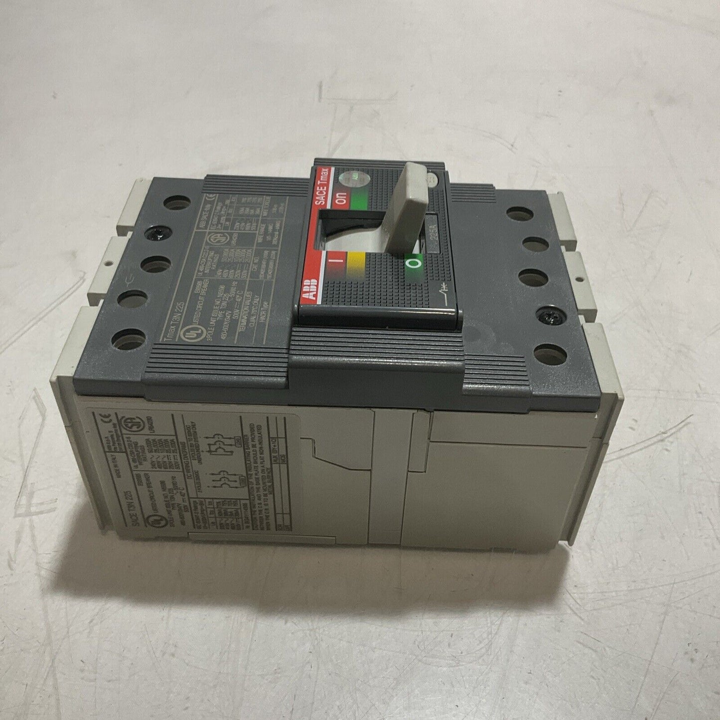 ABB SACE TMAX T3 N 225 CIRCUIT BREAKER 3P W AUX SWITCH U3S