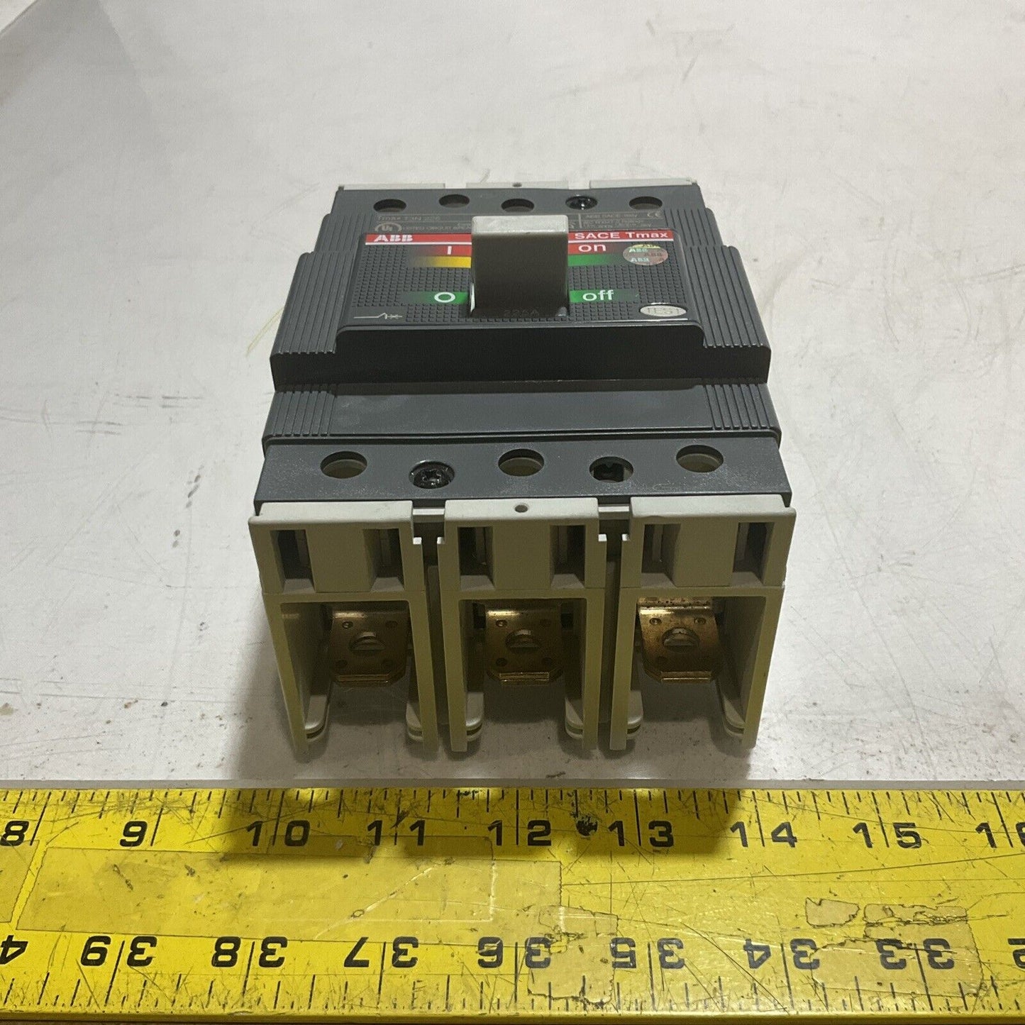 ABB SACE TMAX T3 N 225 CIRCUIT BREAKER 3P W AUX SWITCH U3S