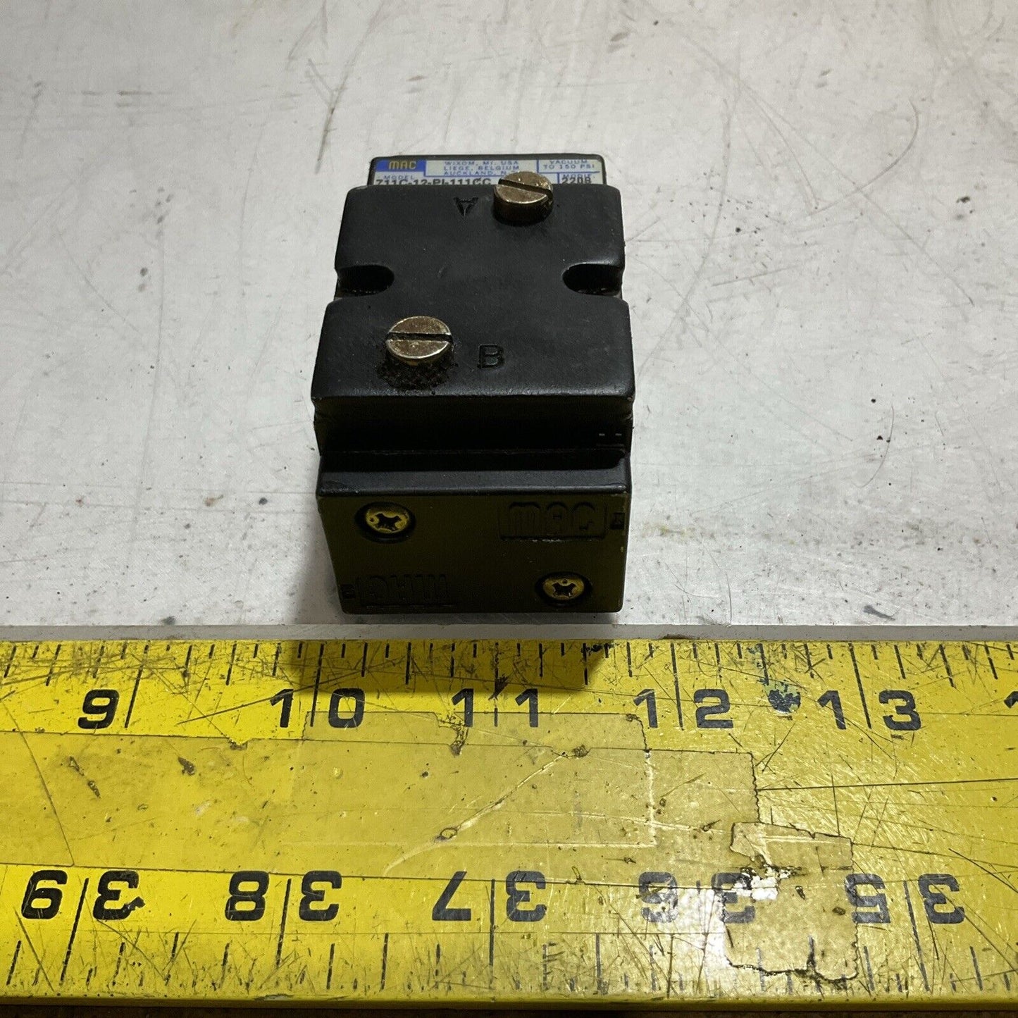 MAC 711C-12-PI-111CC PNEUMATIC VALVE MODEL 2208 U3S