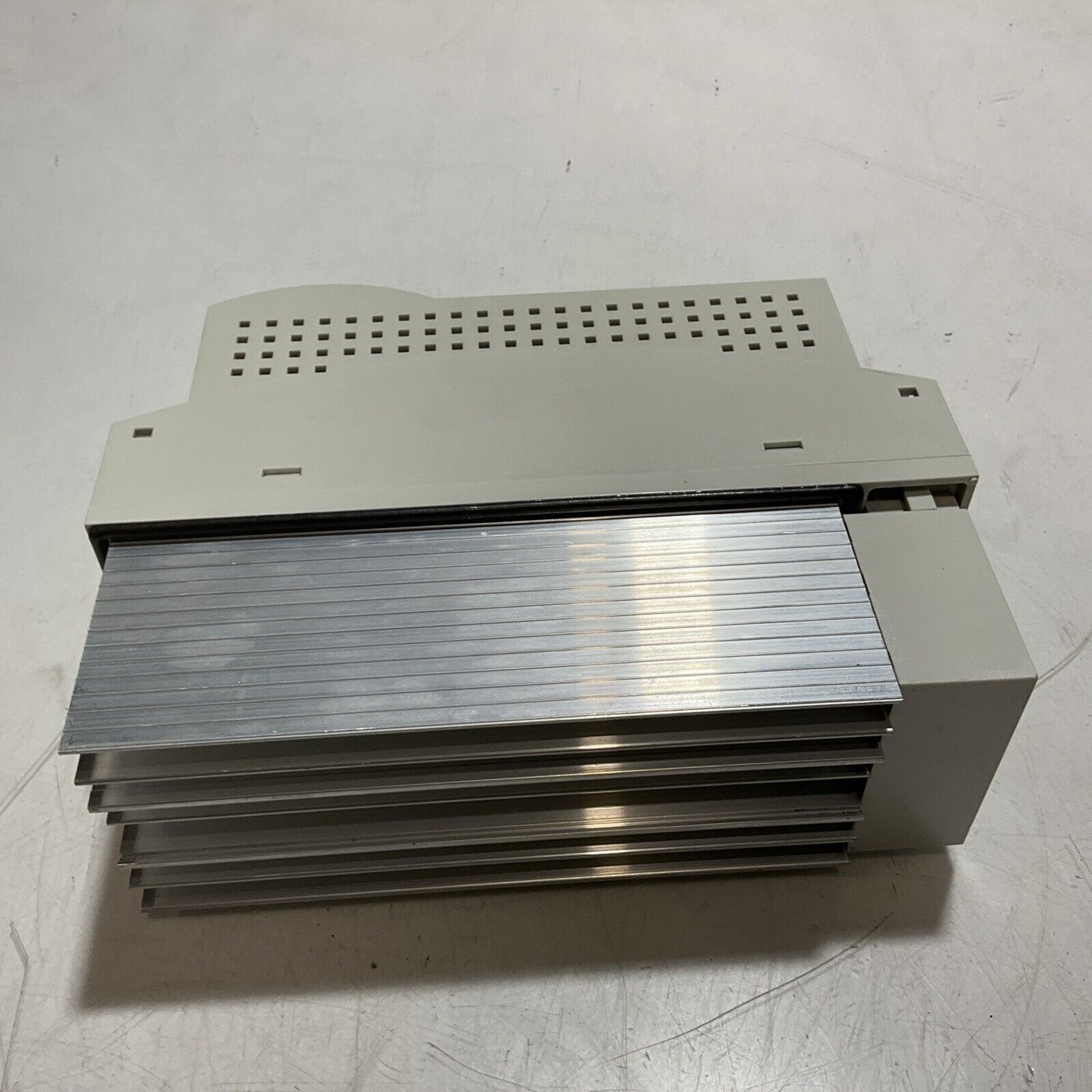 LENZE  ECSEA008C4B  VARIABLE FREQUENCY  DRIVES U3S